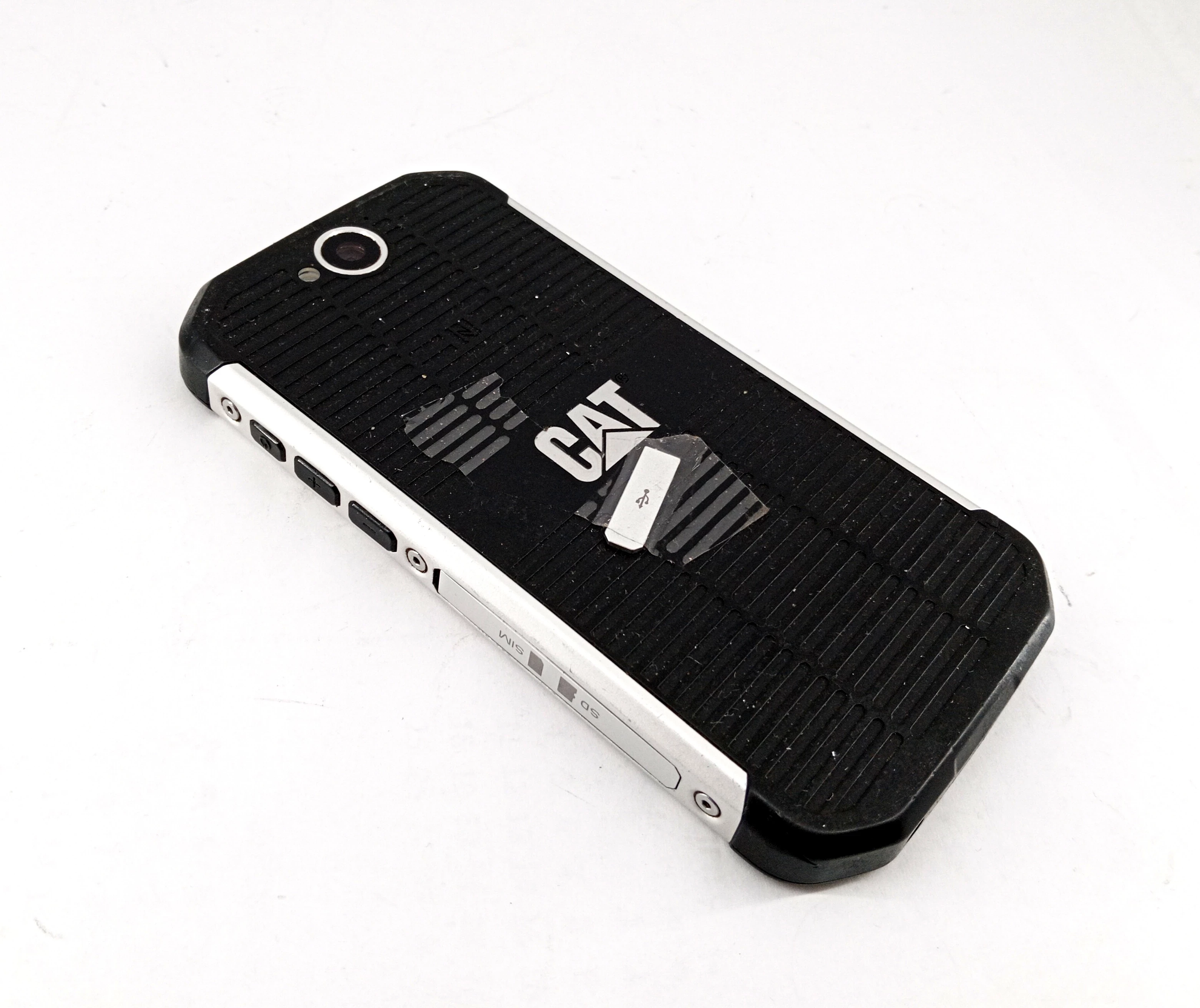 telefon-cat-s40-przekatna-ekranu-470