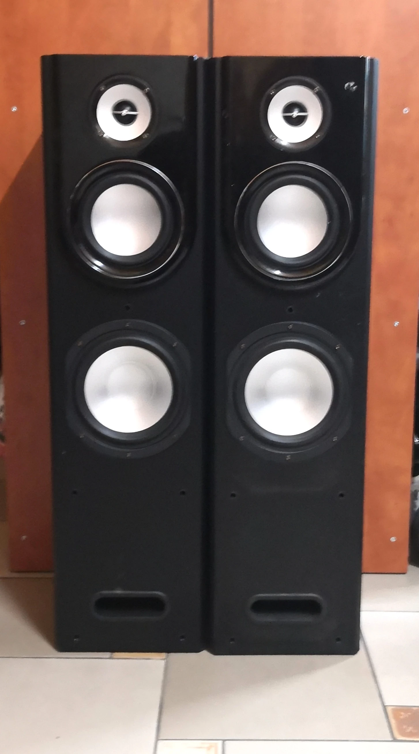 kolumny-podlogowe-eltax-utah-10760-stan-uzywany