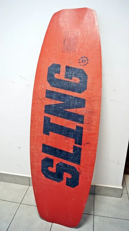 deska-waterboard-slingshot-152-z-butami-dl-w-27cm-model-152
