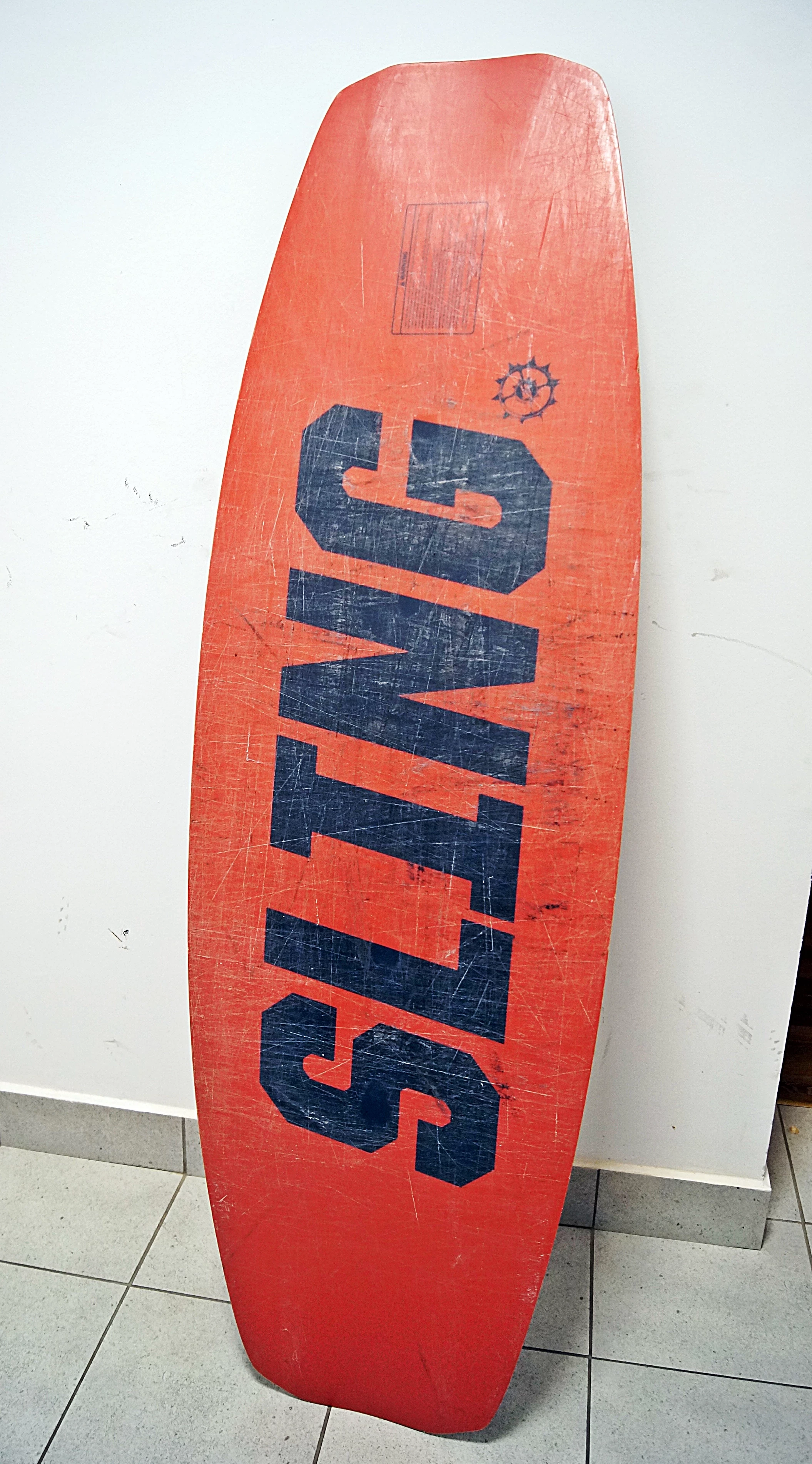 deska-waterboard-slingshot-152-z-butami-dl-w-27cm-model-152