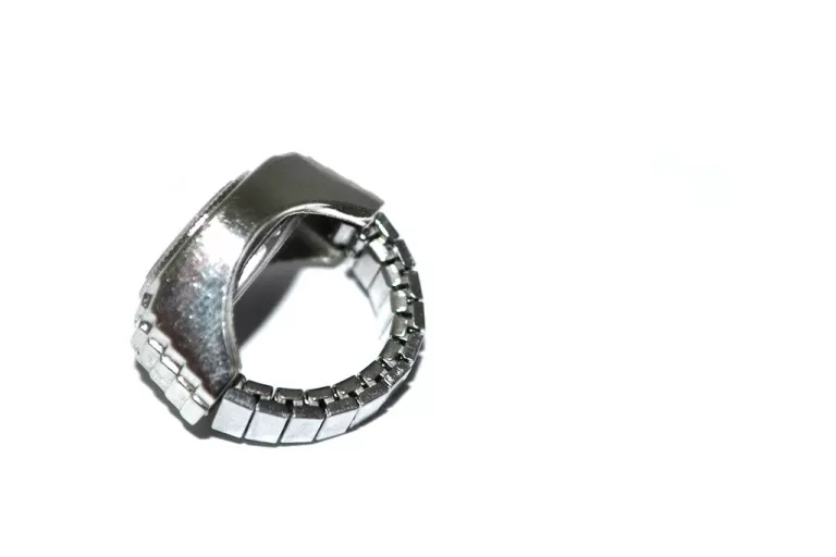 zegarek-w-pierscionku-sprawdz-stan-uzywany