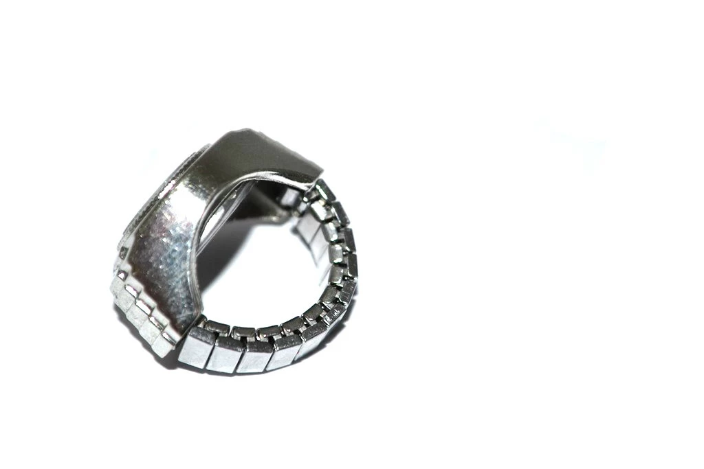 zegarek-w-pierscionku-sprawdz-stan-uzywany