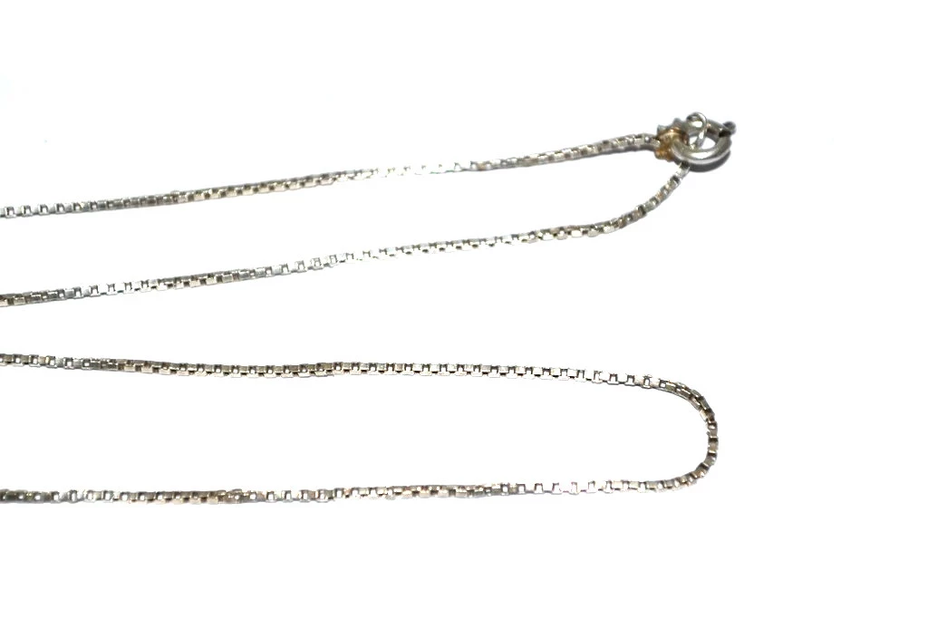 srebrny-dlugi-lancuszek-okazja-stan-uzywany