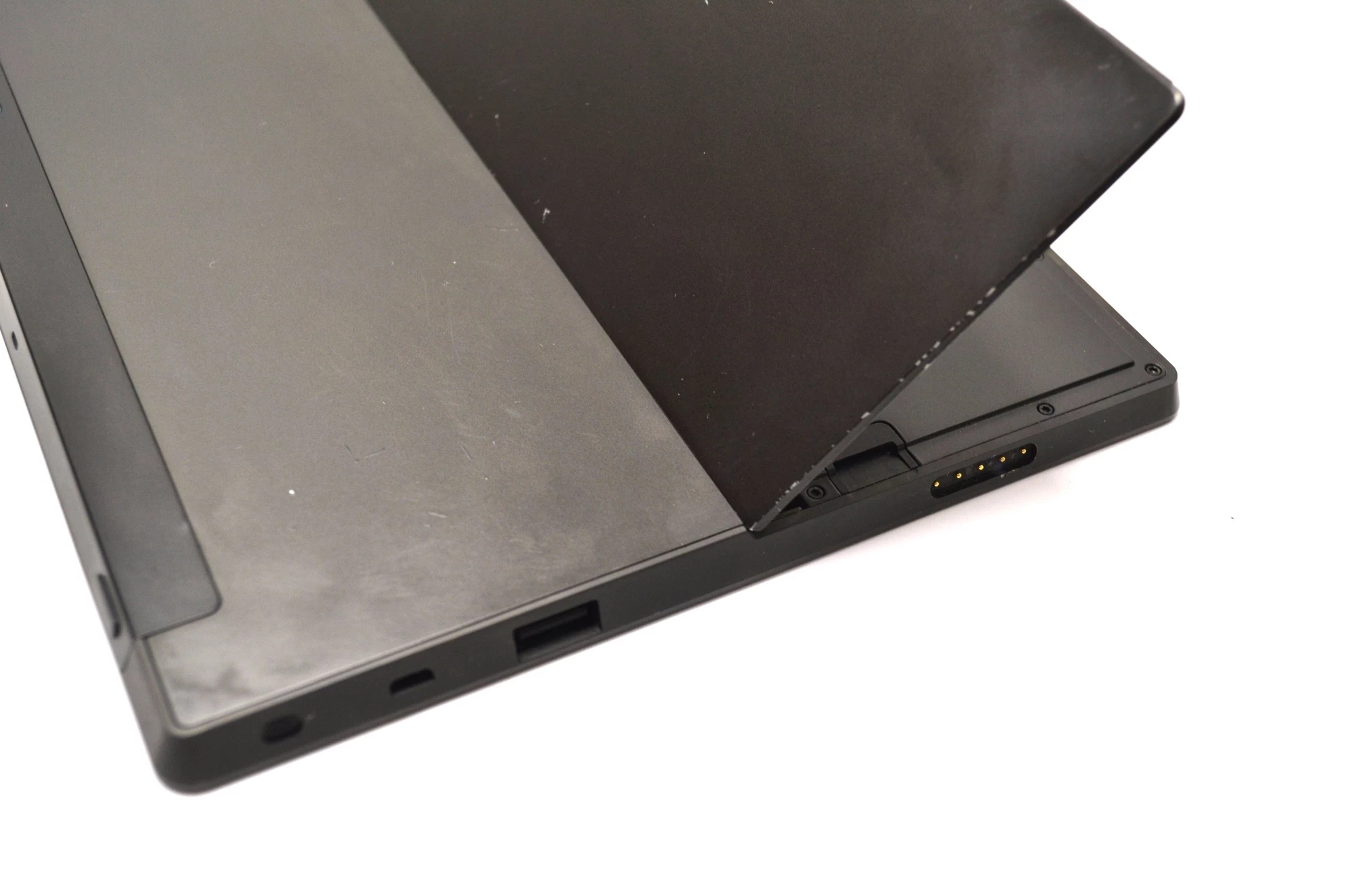 tablet-microsoft-surface-rt-1516-232gb-ladowarka-model-tabletu-surface-rt