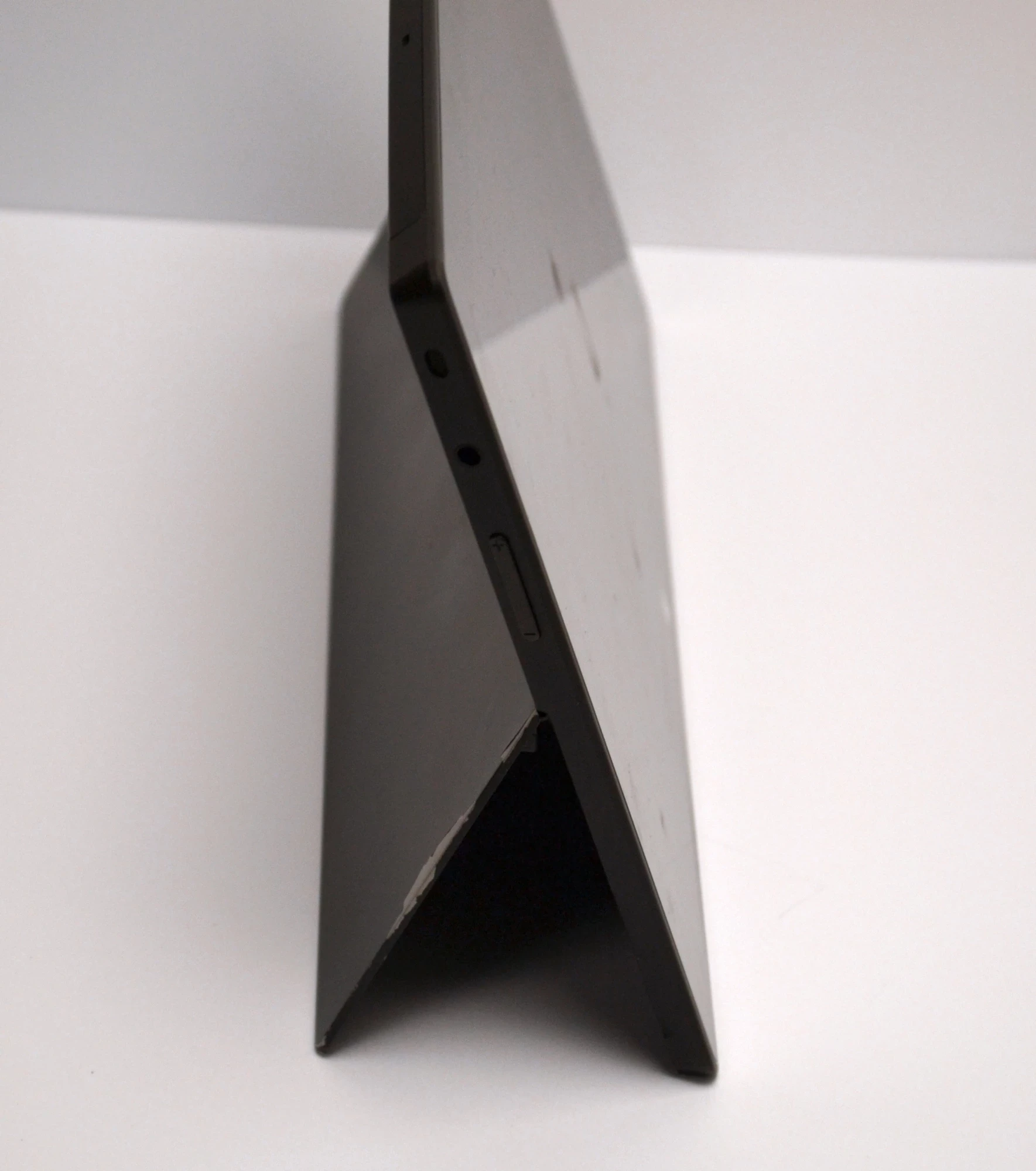 tablet-microsoft-surface-rt-1516-232gb-ladowarka-transmisja-danych-brak