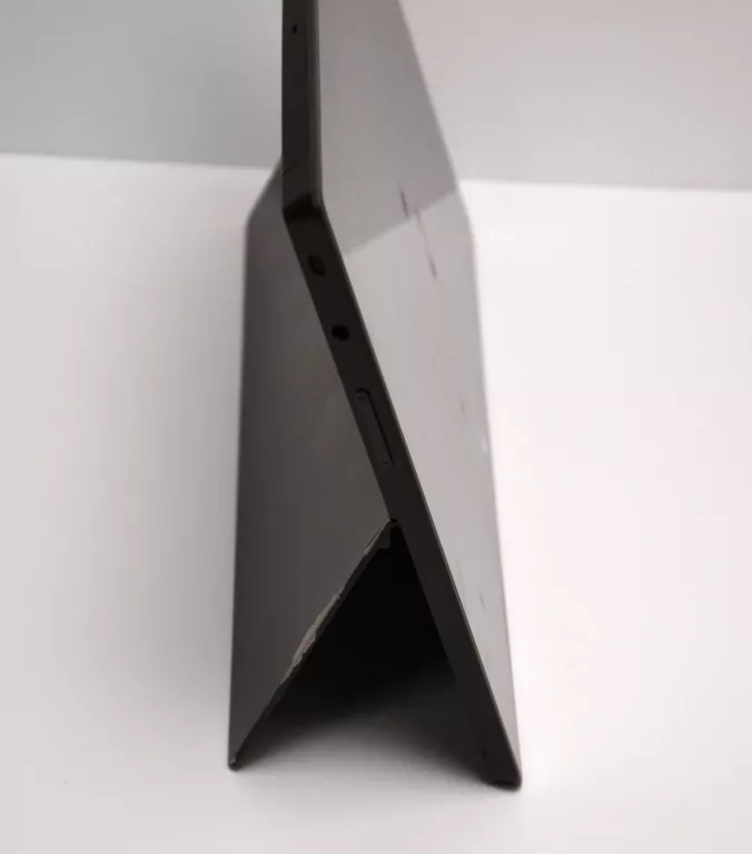 tablet-microsoft-surface-rt-1516-232gb-ladowarka-transmisja-danych-brak