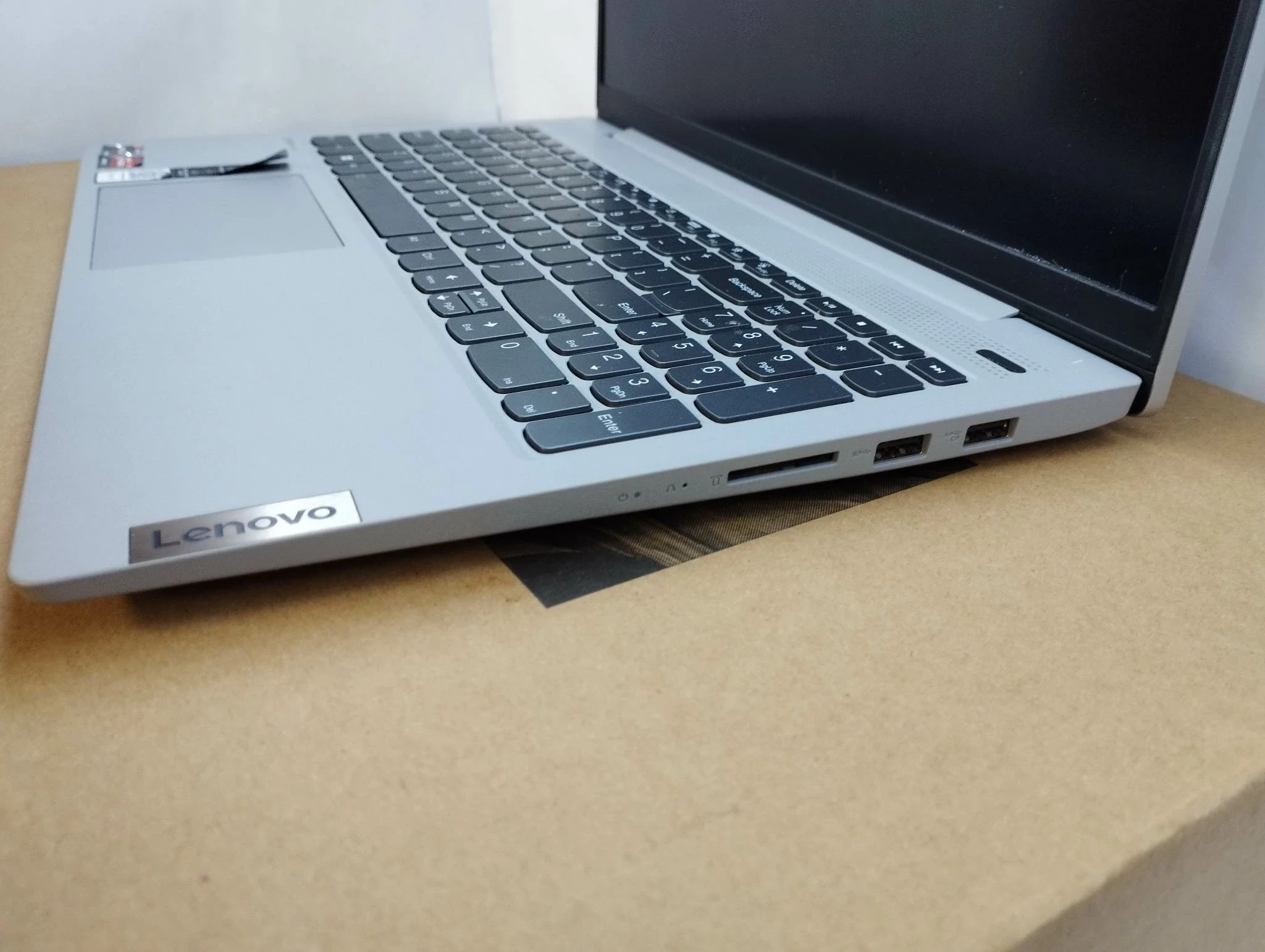 laptop-lenovo-ideapad-5-15alc05-16gb-512-gb-ssd-seria-procesora-amd-a10