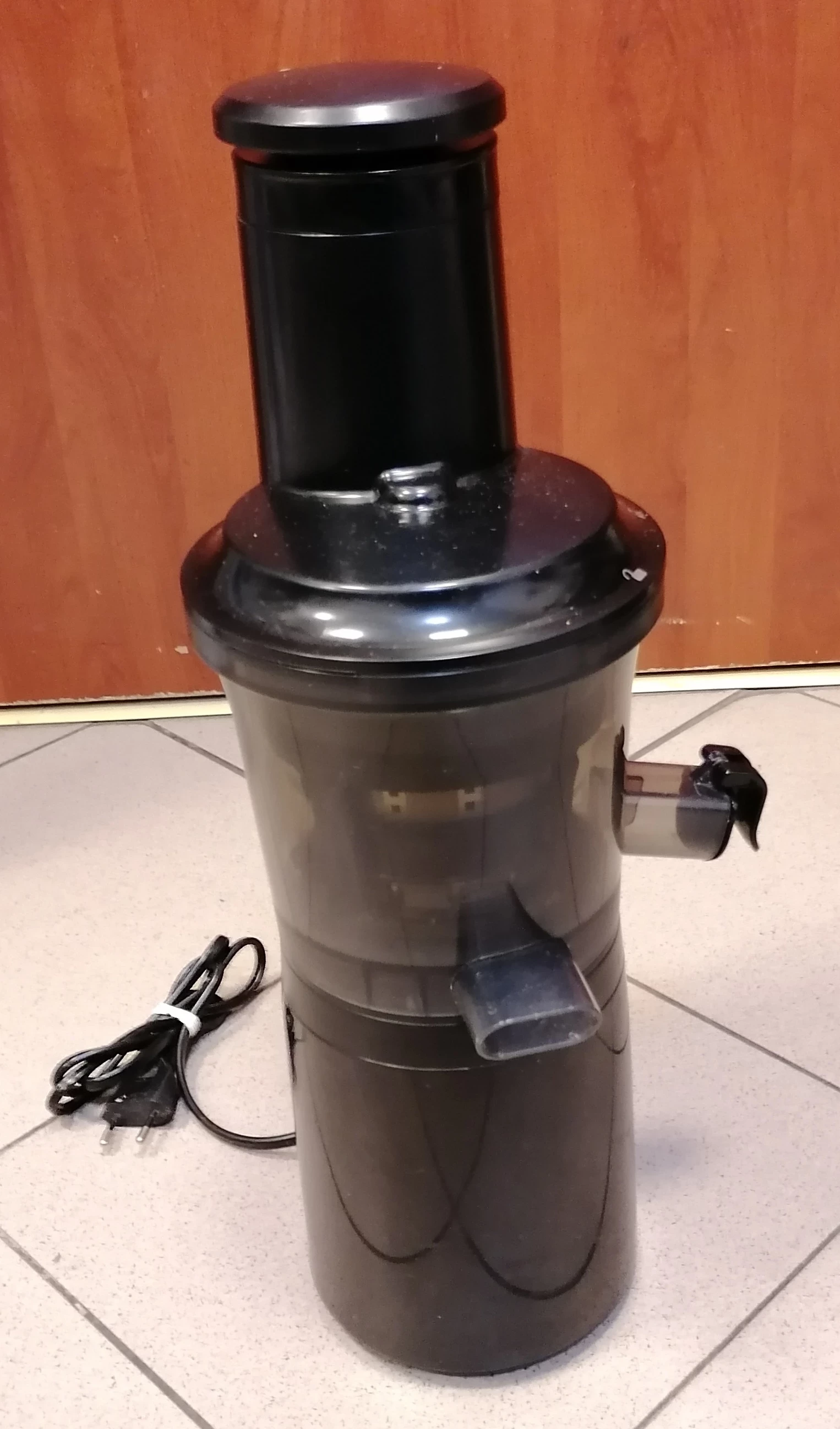 wyciskarka-wolnoobrotowa-silvercrest-ssjbk-300-a1-struga-2-lodz