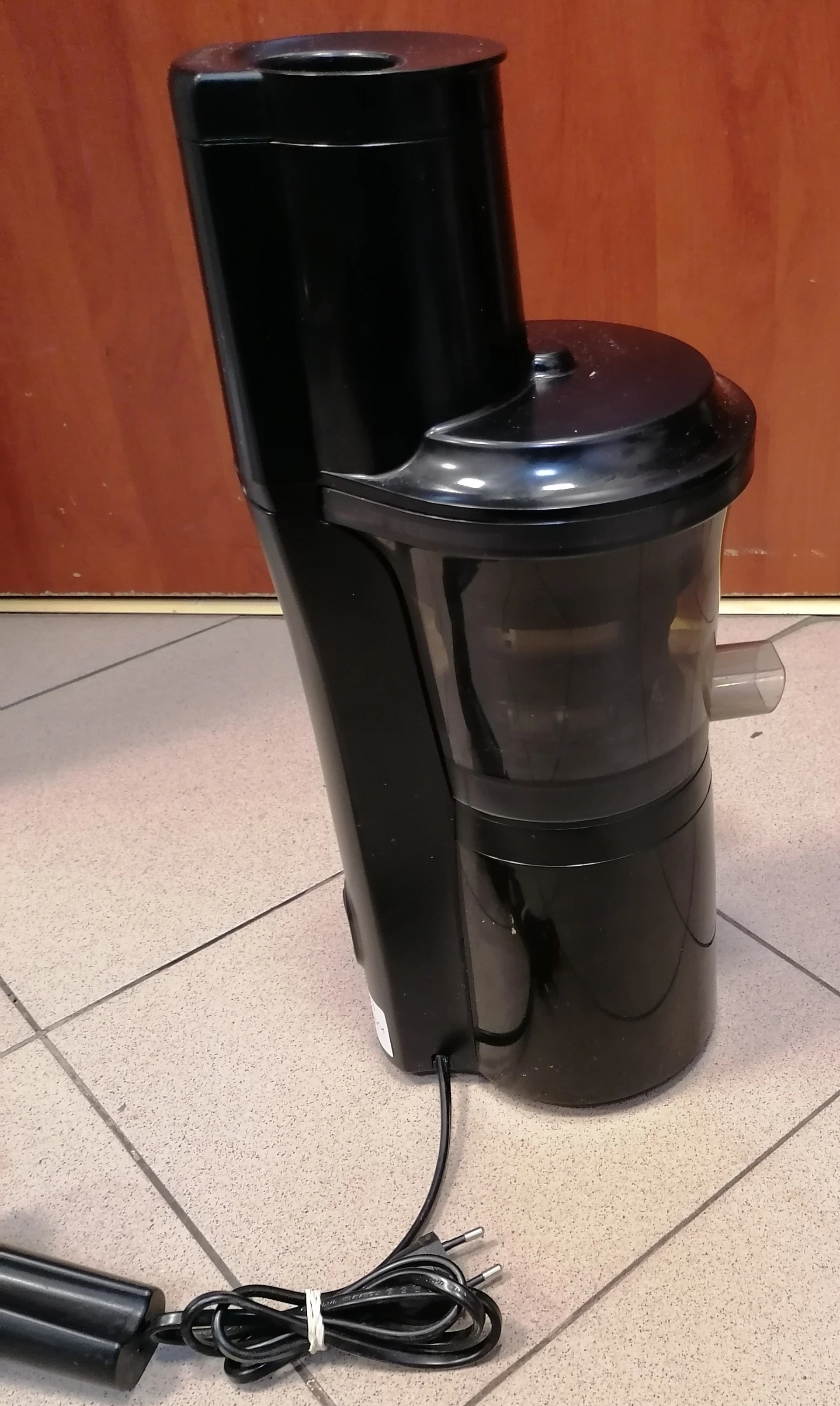 wyciskarka-wolnoobrotowa-silvercrest-ssjbk-300-a1-rodzaj-pionowa