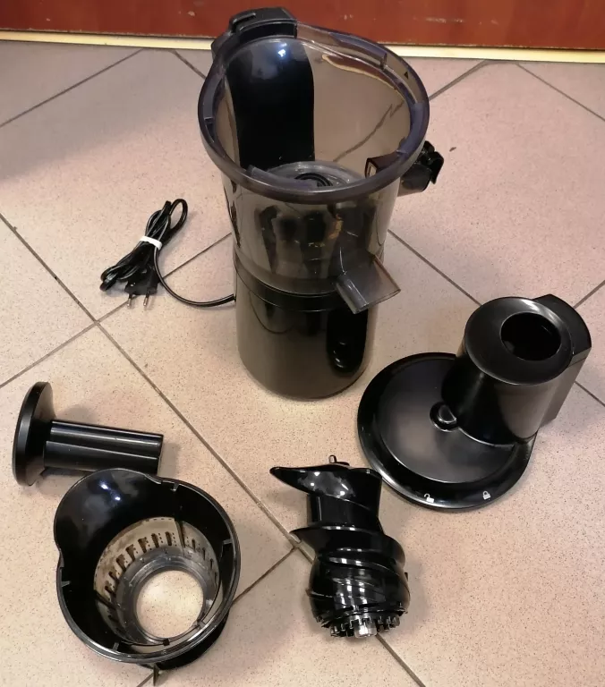 wyciskarka-wolnoobrotowa-silvercrest-ssjbk-300-a1-moc-300