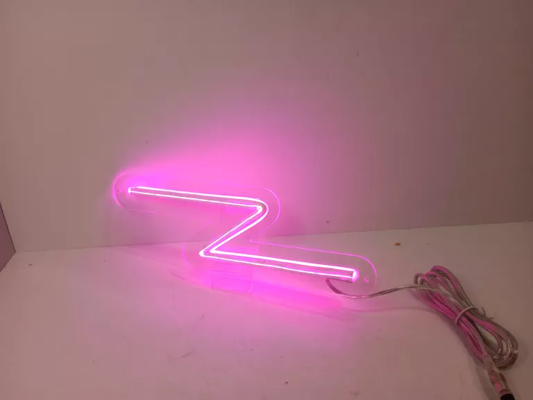 neon-rozowa-strzala-ops-osiedle-centrum-d1-krakow