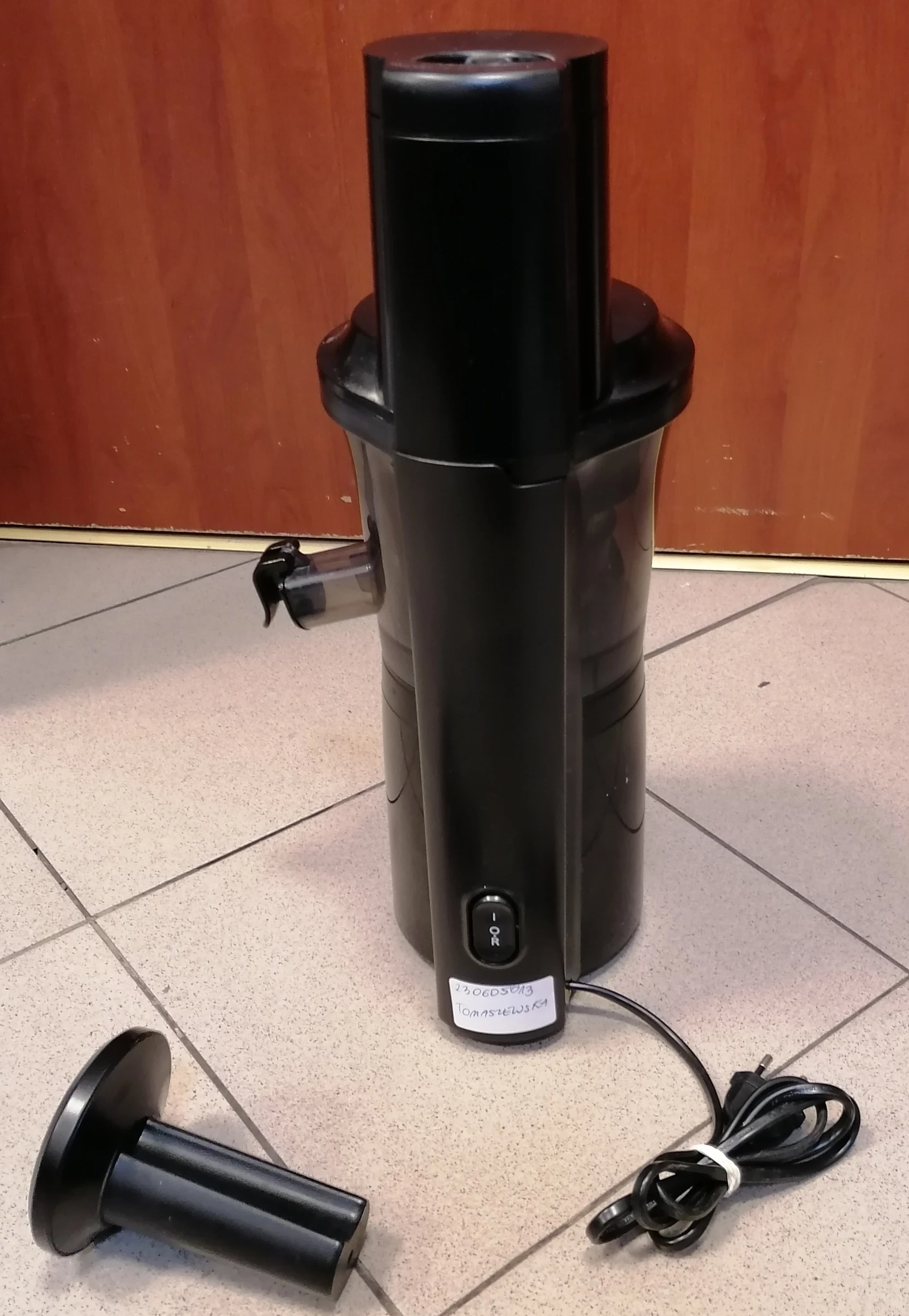 wyciskarka-wolnoobrotowa-silvercrest-ssjbk-300-a1-kolor-dominujacy-czarny