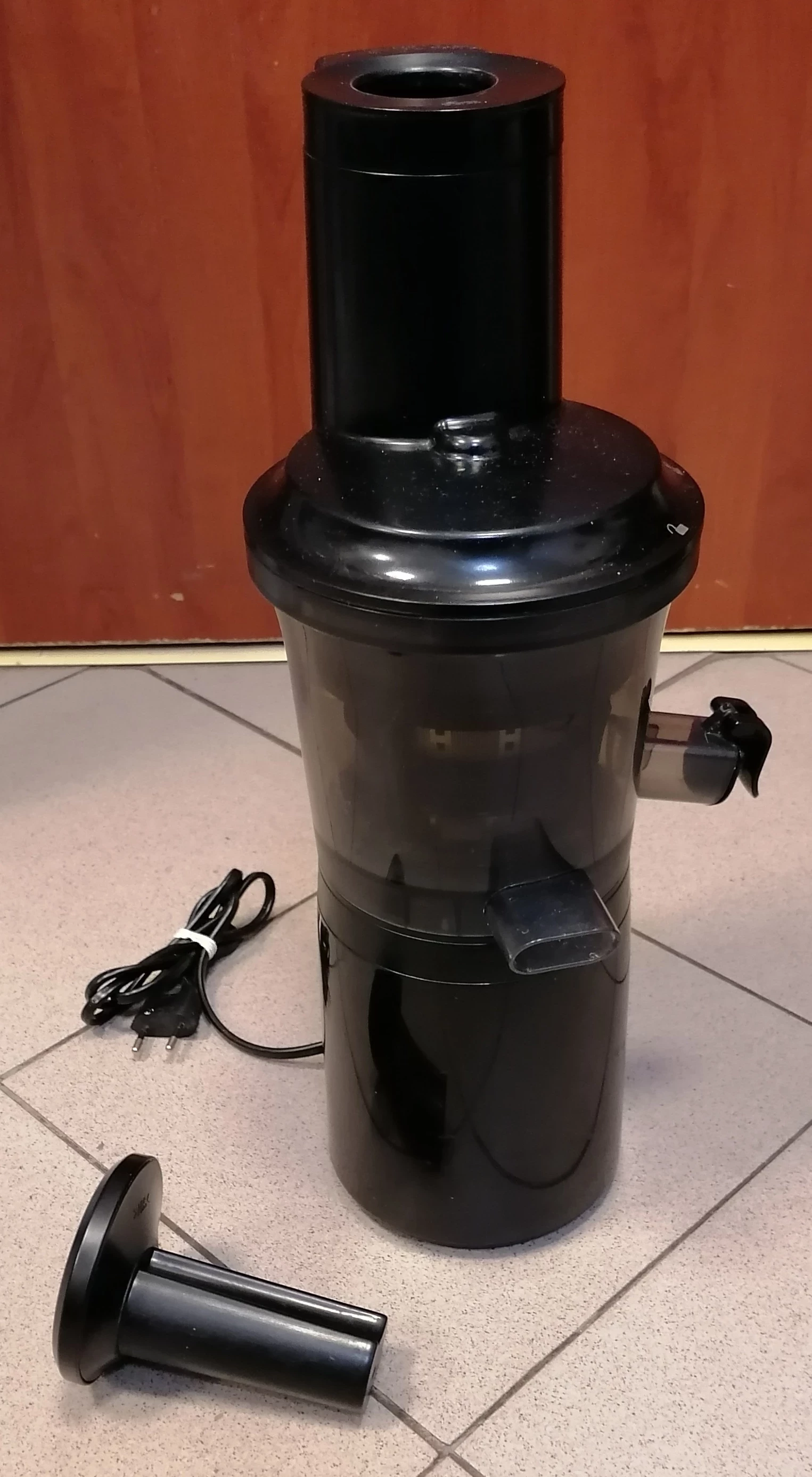 wyciskarka-wolnoobrotowa-silvercrest-ssjbk-300-a1-stan-uzywany