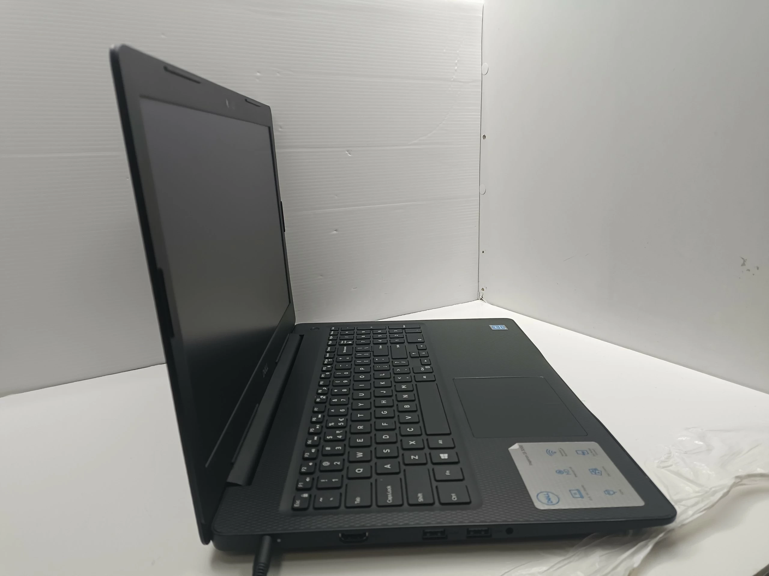 laptop-dell-inspiron-15-3000-przekatna-ekranu-1560