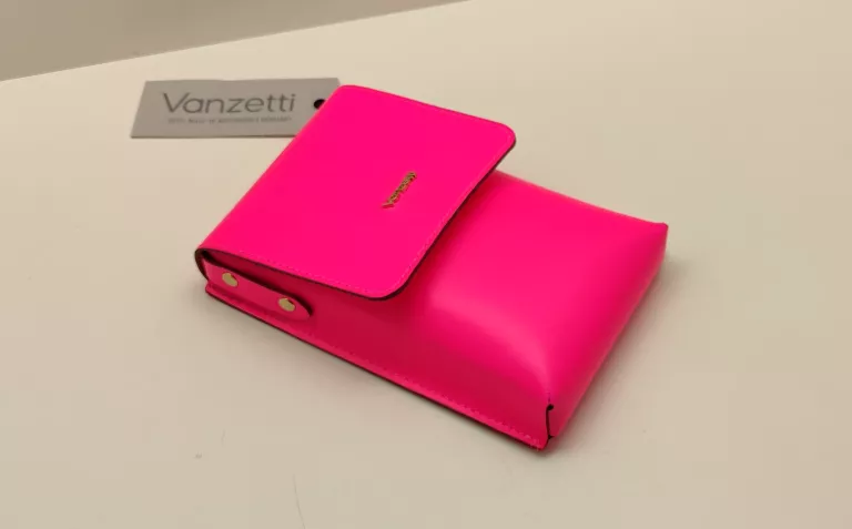 skorzana-torebka-na-ramie-vanzetti-rozowa-stan-powystawowy