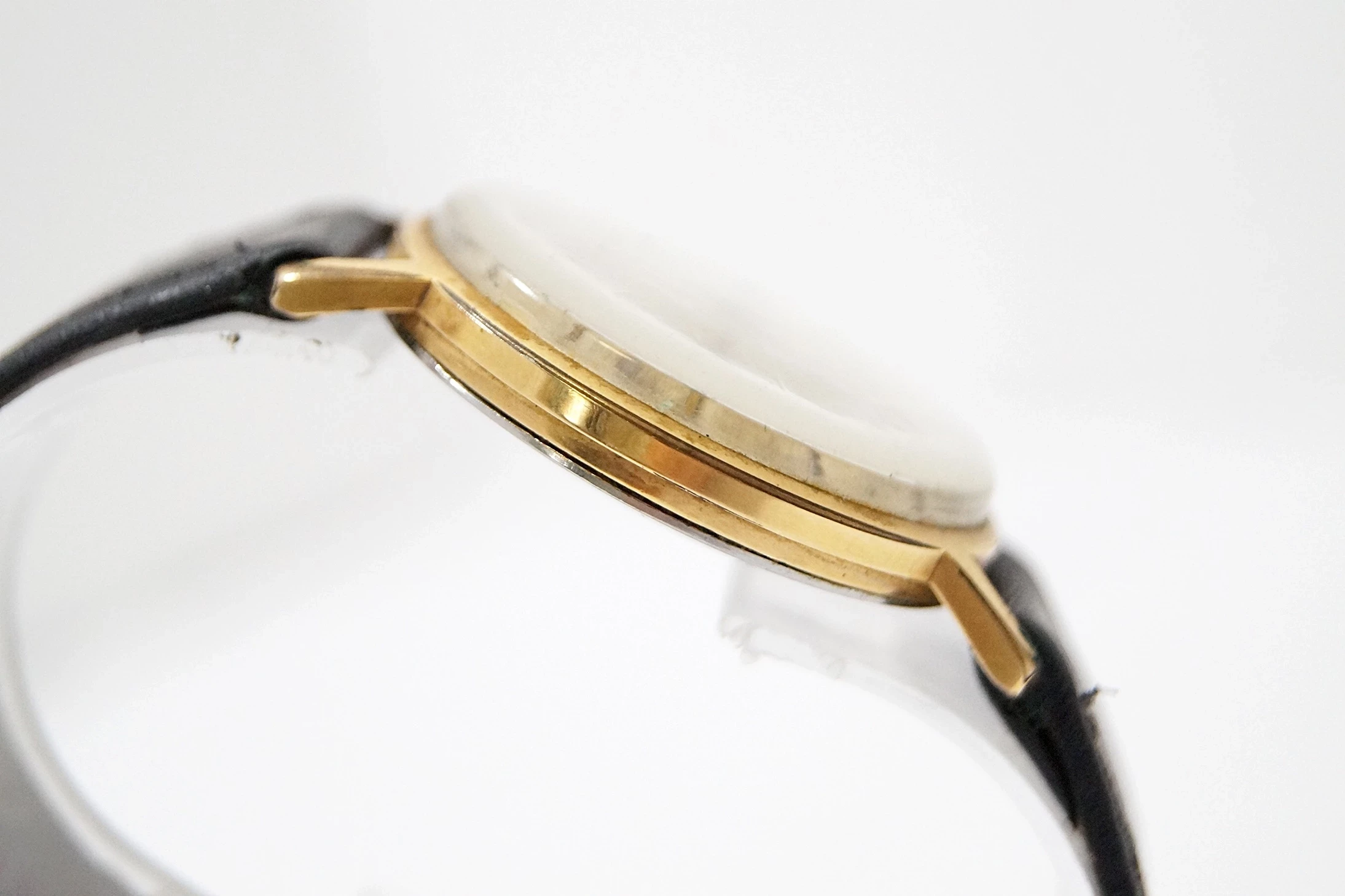 zegarek-mechaniczny-glashutte-17-rubis-pozlacany-ksztalt-koperty-okragla