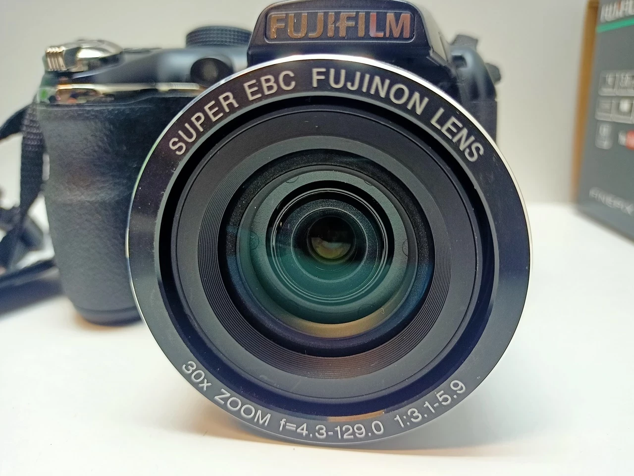 aparat-fujifilm-s4500-torba-pudelko-czulosc-iso-100