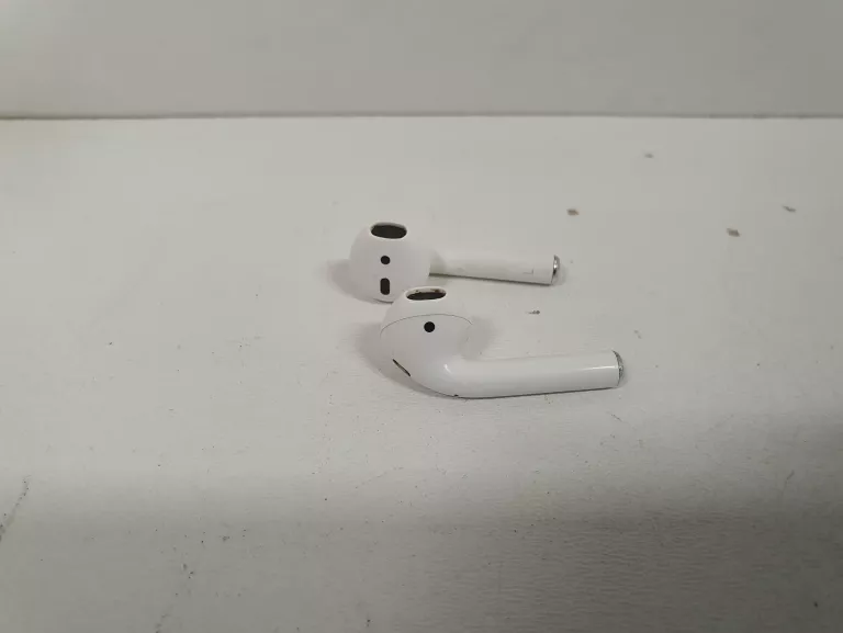 sluchawki-bezprzewodowe-apple-airpods-2-opis-kolor-dominujacy-bialy