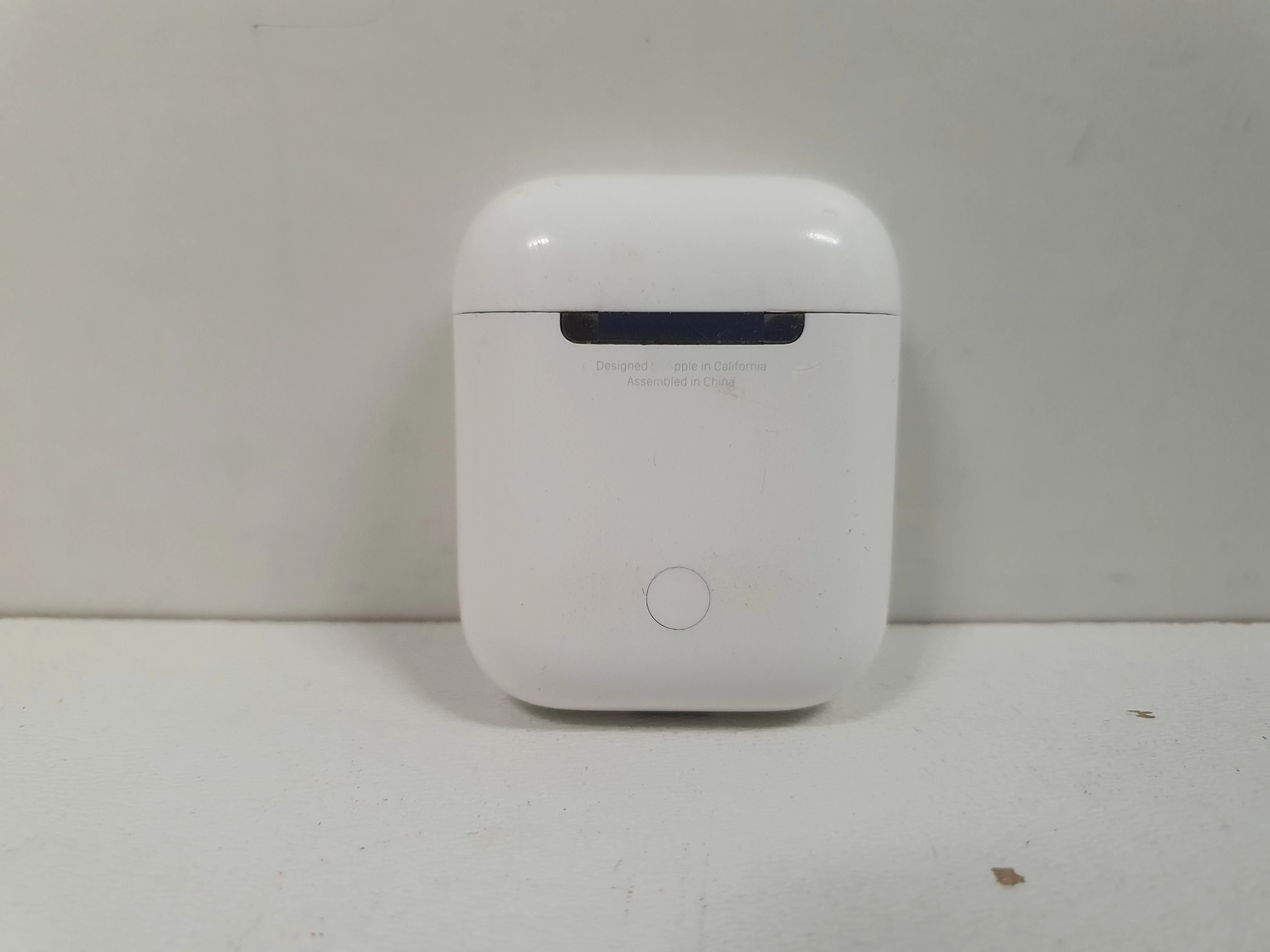 sluchawki-bezprzewodowe-apple-airpods-2-opis-marka-apple