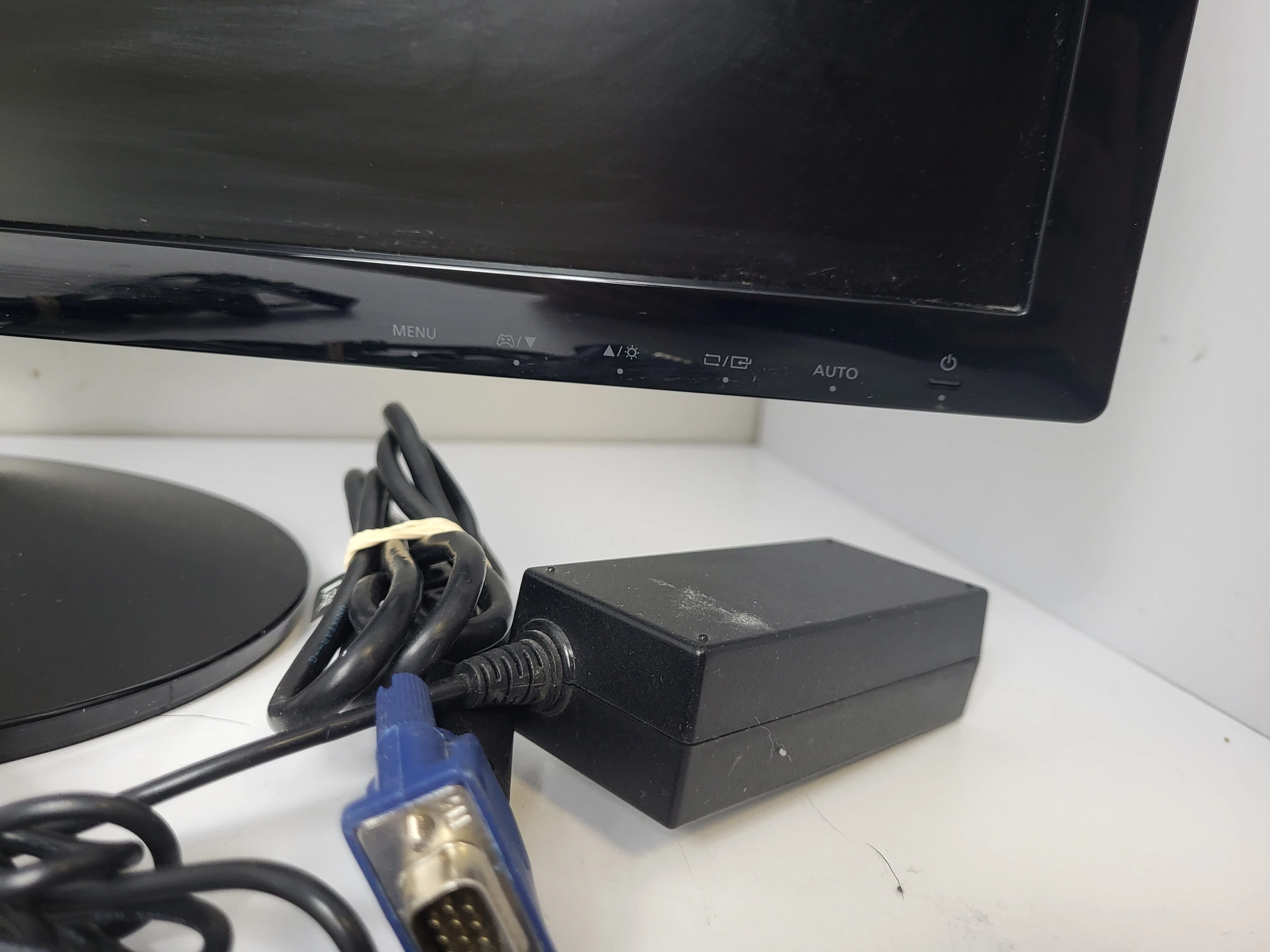 monitor-samsung-s24d300h-rodzaj-podswietlania-led