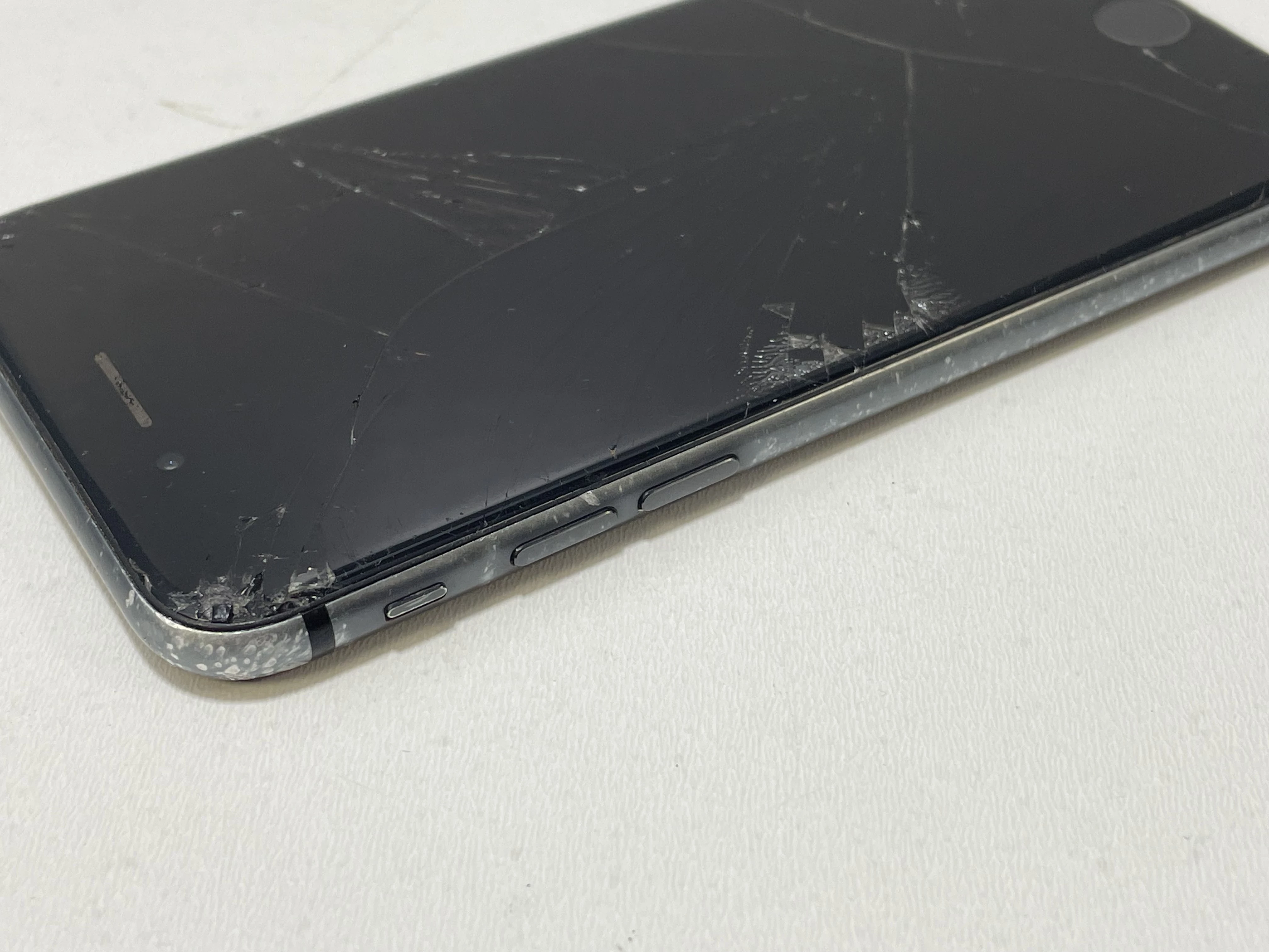 telefon-apple-iphone-8-64gb-czytaj-opis-przekatna-ekranu-47