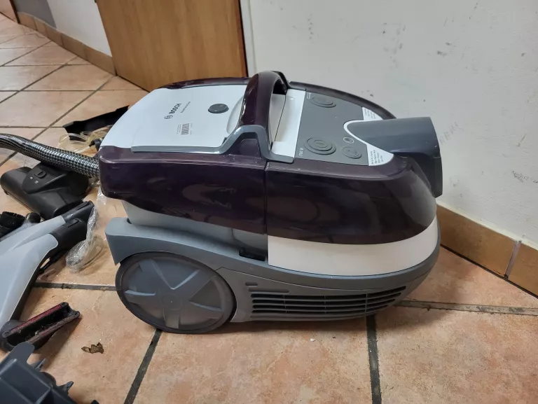 ODKURZACZ PIORĄCY BOSCH AQUAWASH&CLEAN BWD41740