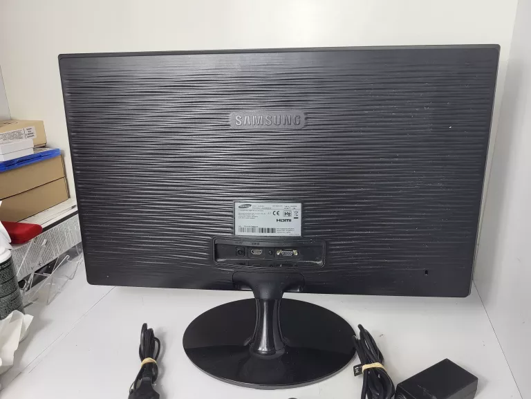 monitor-samsung-s24d300h-przekatna-ekranu-cale-24