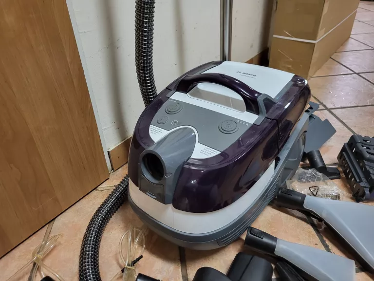 ODKURZACZ PIORĄCY BOSCH AQUAWASH&CLEAN BWD41740