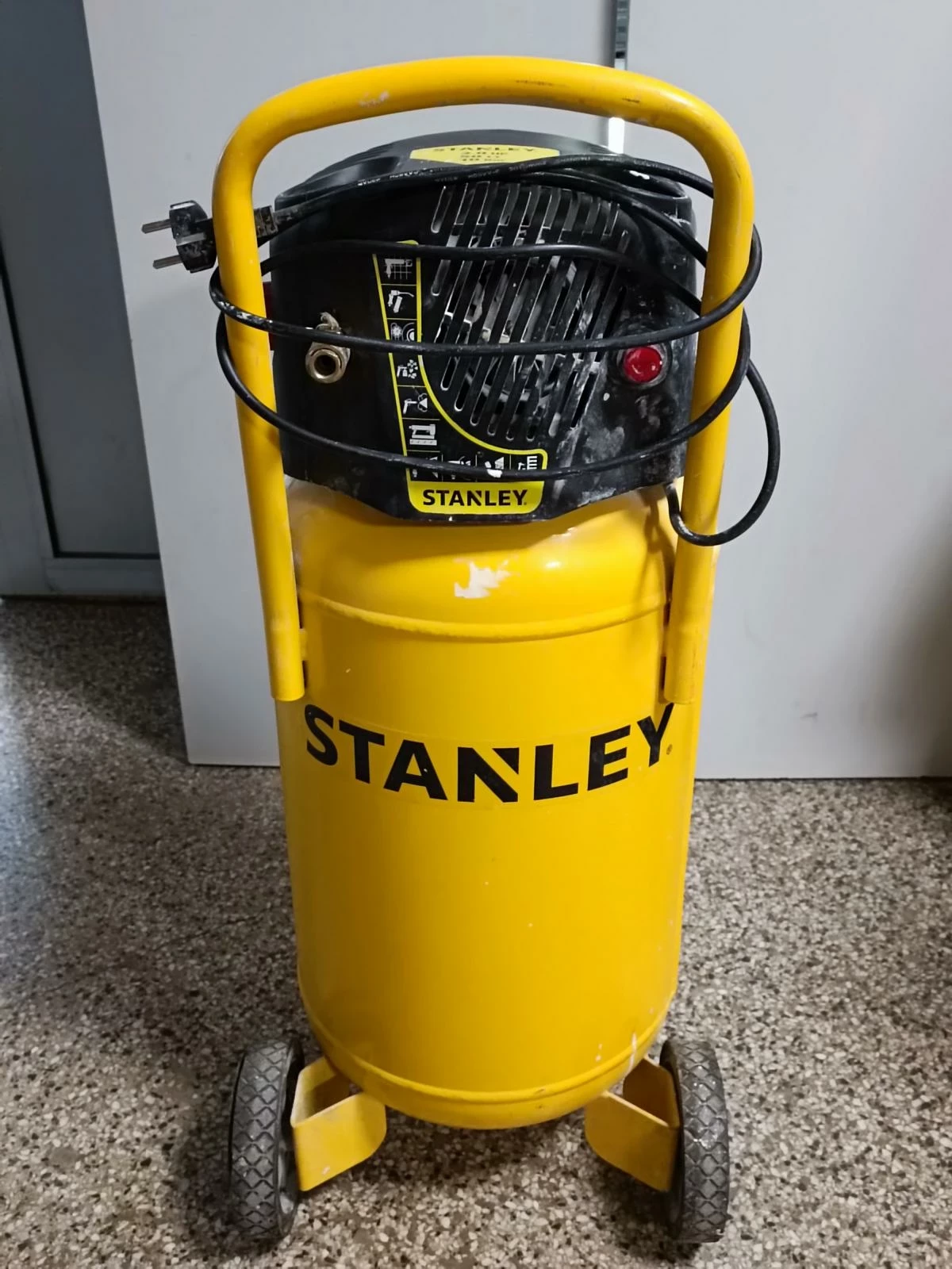 KOMPRESOR BEZOLEJOWY 50L STANLEY D230/10/50V OPIS | Kompresory ...