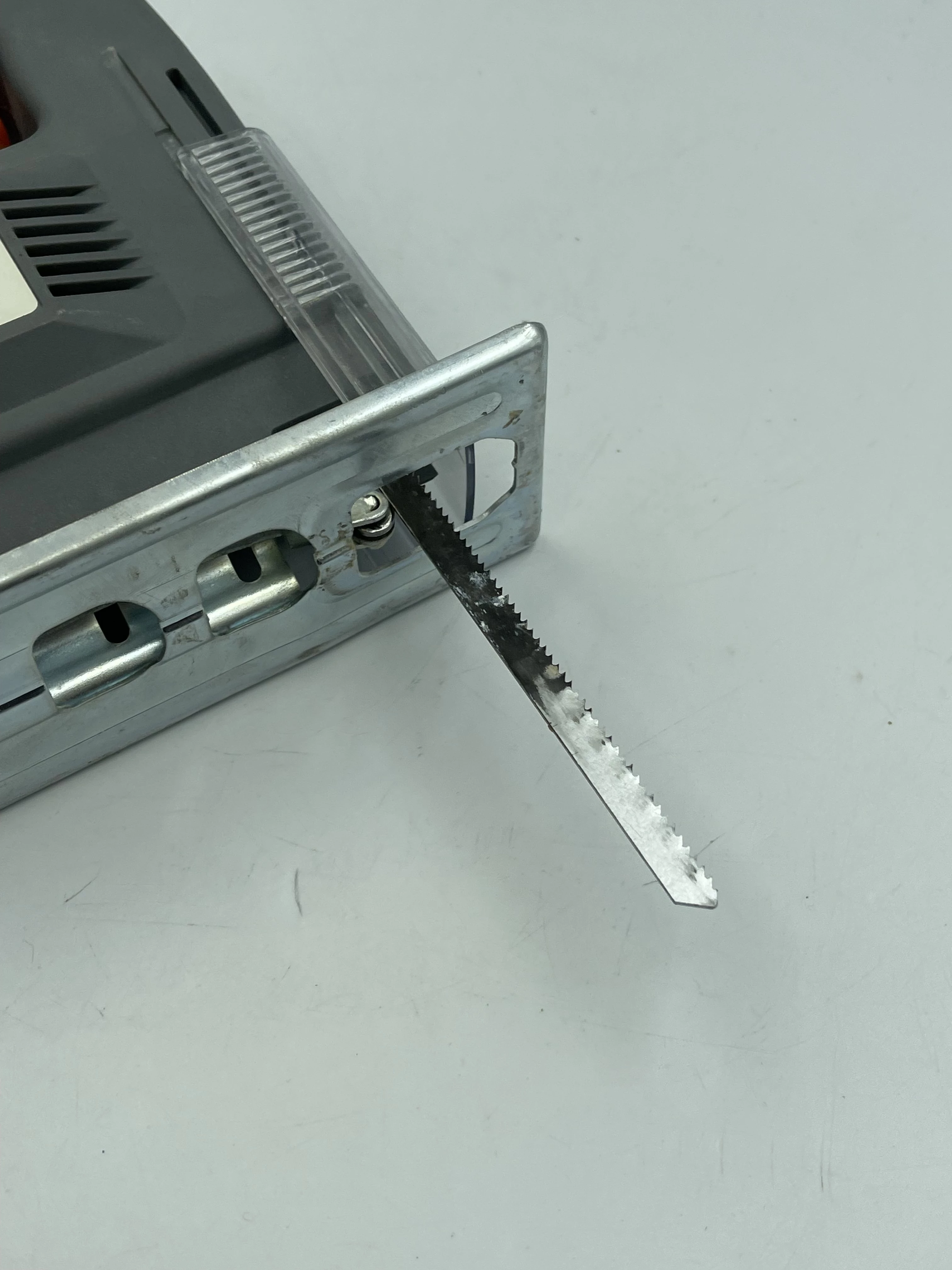 wyrzynarka-auchan-szara-350w-m1q-dh32-55-zasilanie-sieciowe