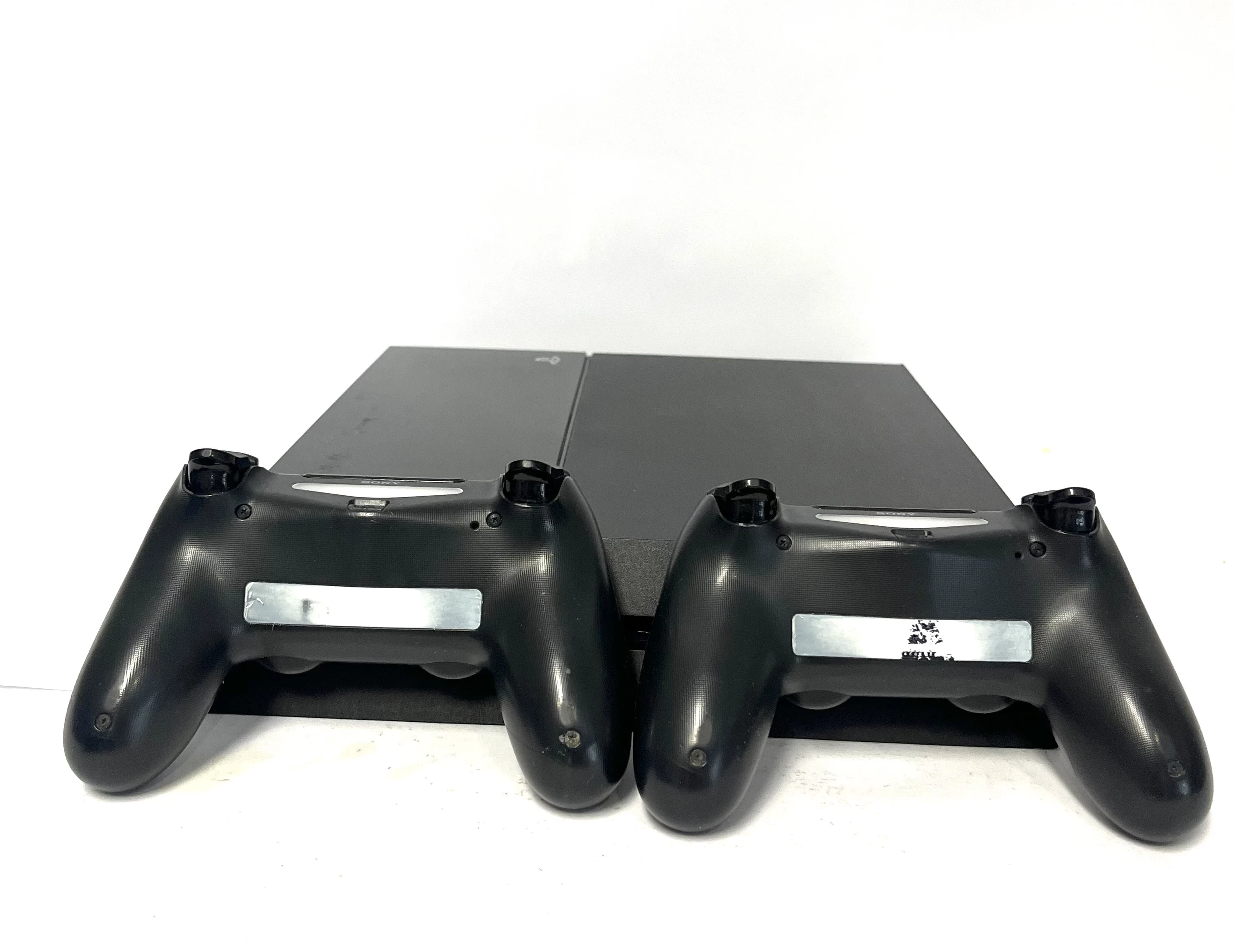 konsola-ps4-500gb-liczba-kontrolerow-w-zestawie-2