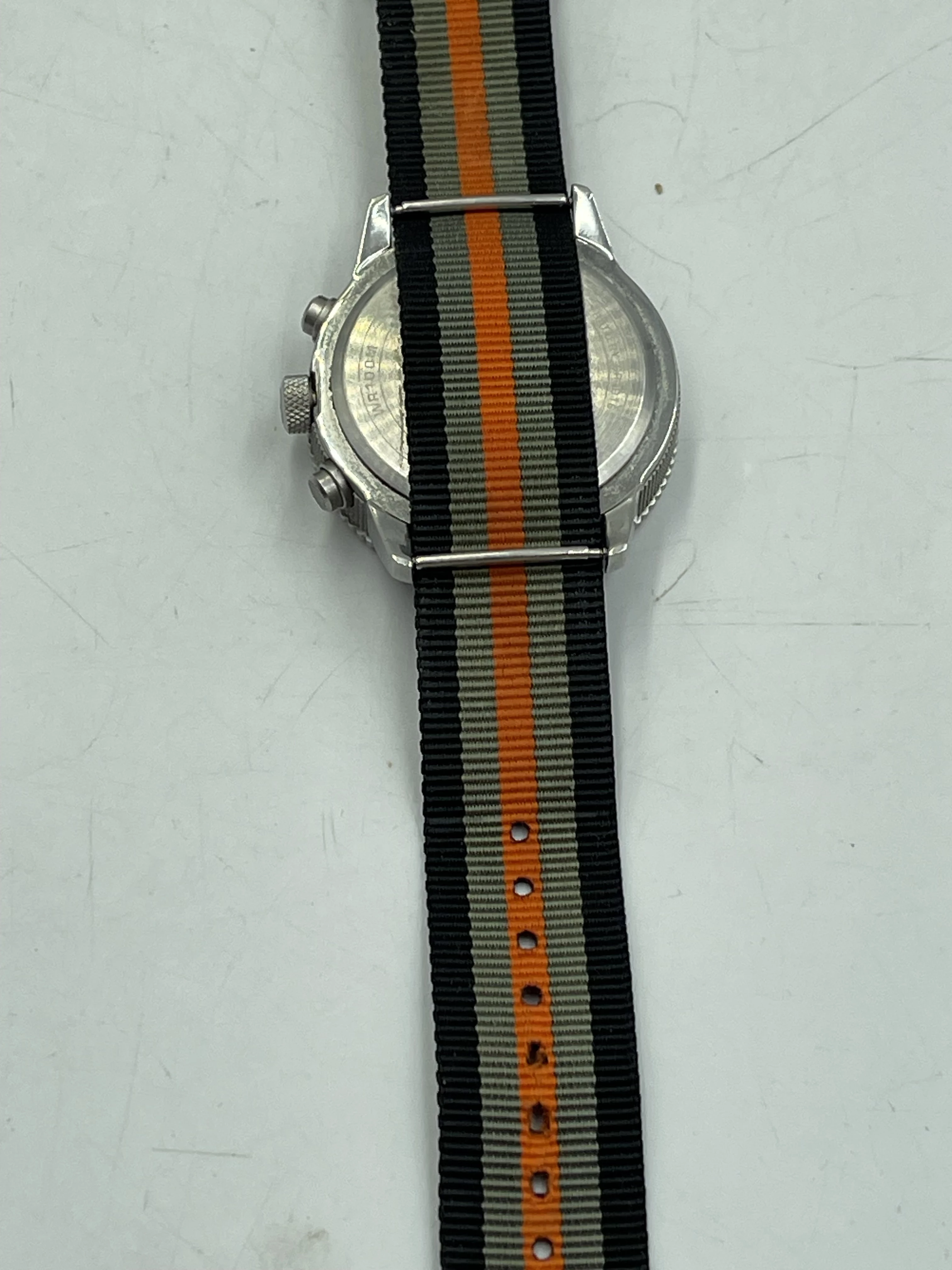 zegarek-timex-t49823-ksztalt-koperty-okragla
