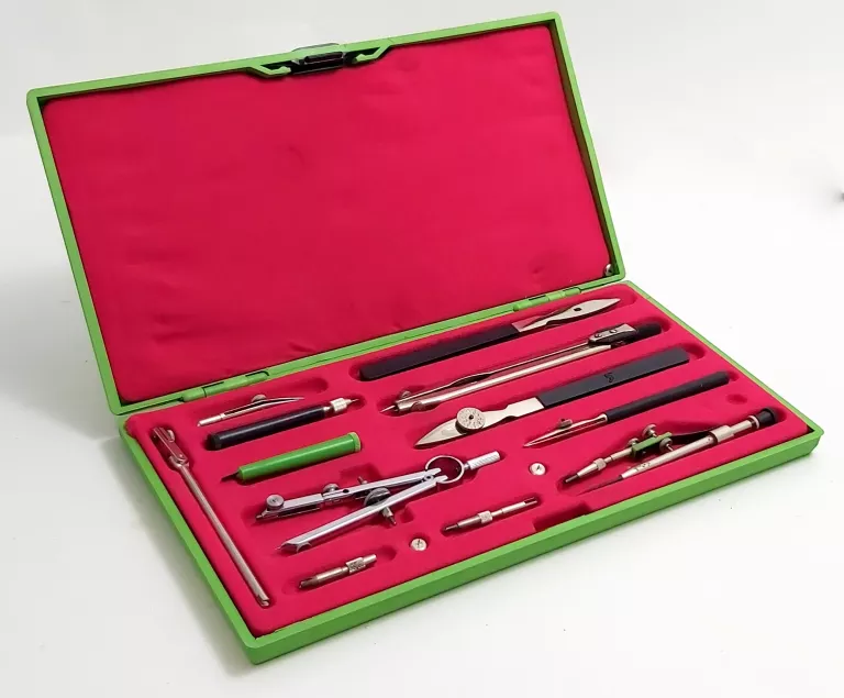 profesjonalny-zestaw-kreslarski-warszawska-12-deblin