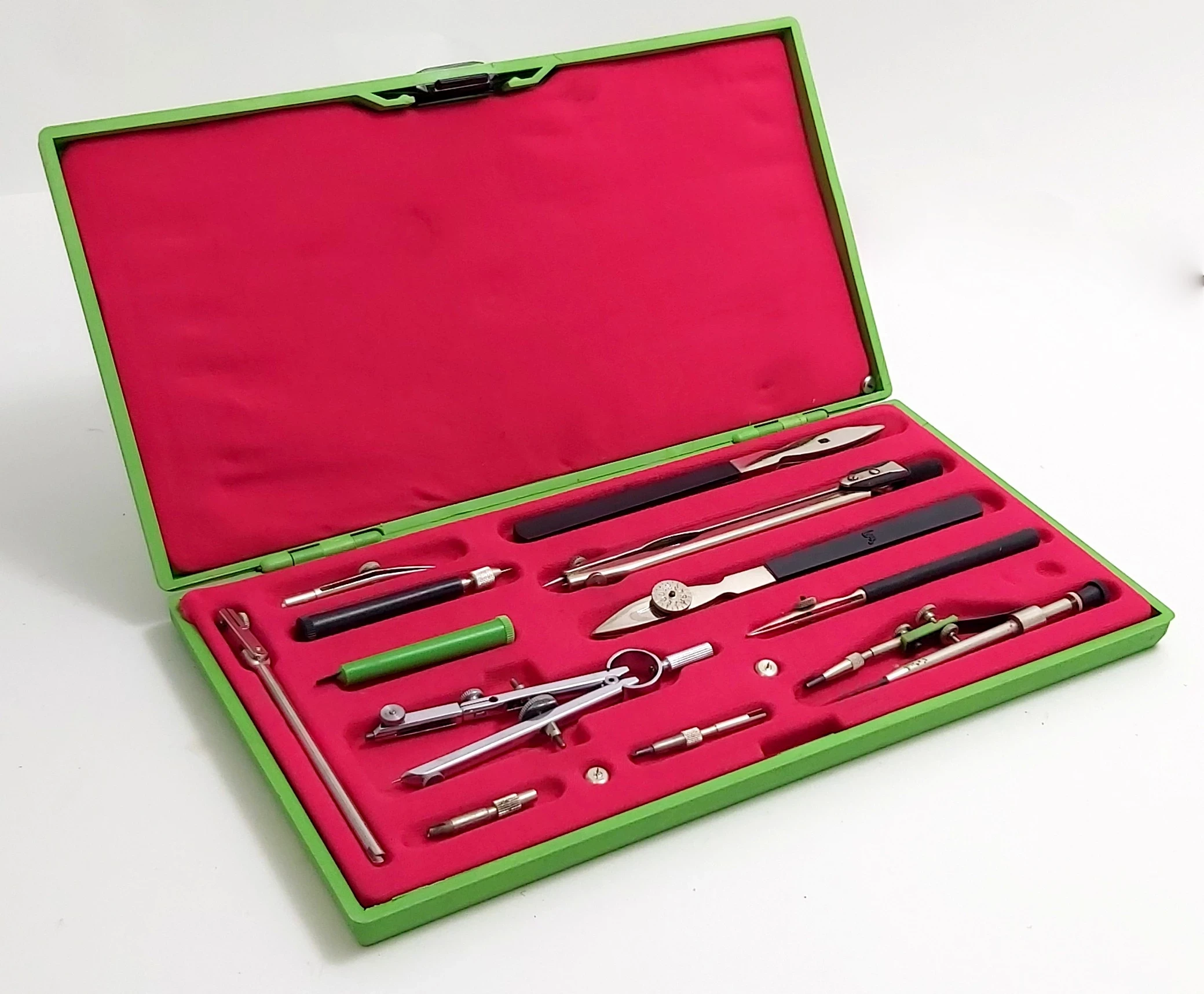 profesjonalny-zestaw-kreslarski-warszawska-12-deblin