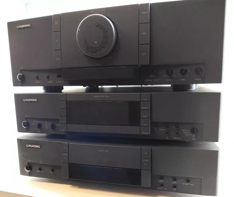 ZESTAW GRUNDIG AMPLITUNER TUNER EQUALIZER 210