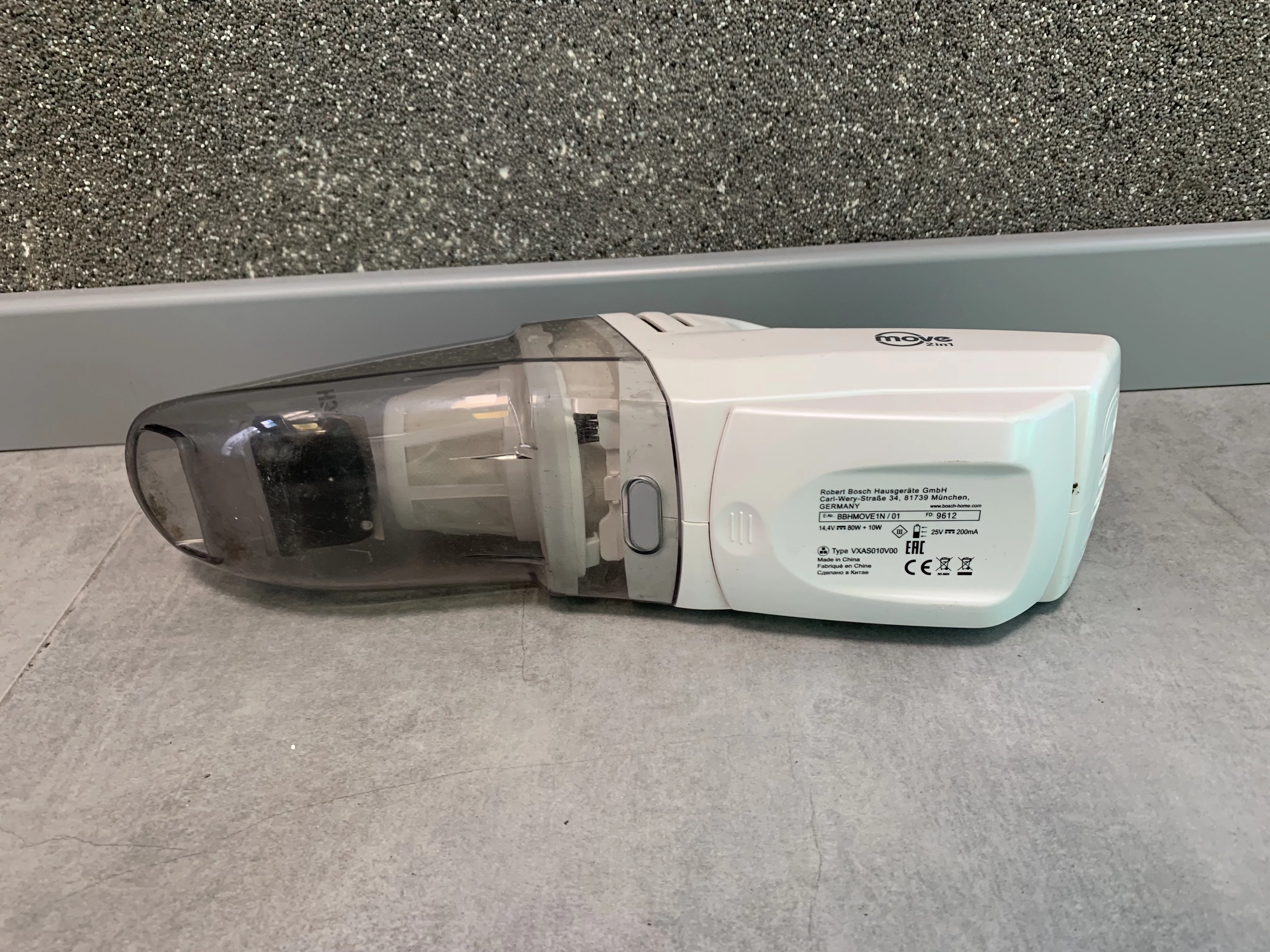 odkurzacz-pionowy-bosch-move-2in1-144v-zasilanie-akumulatorowe