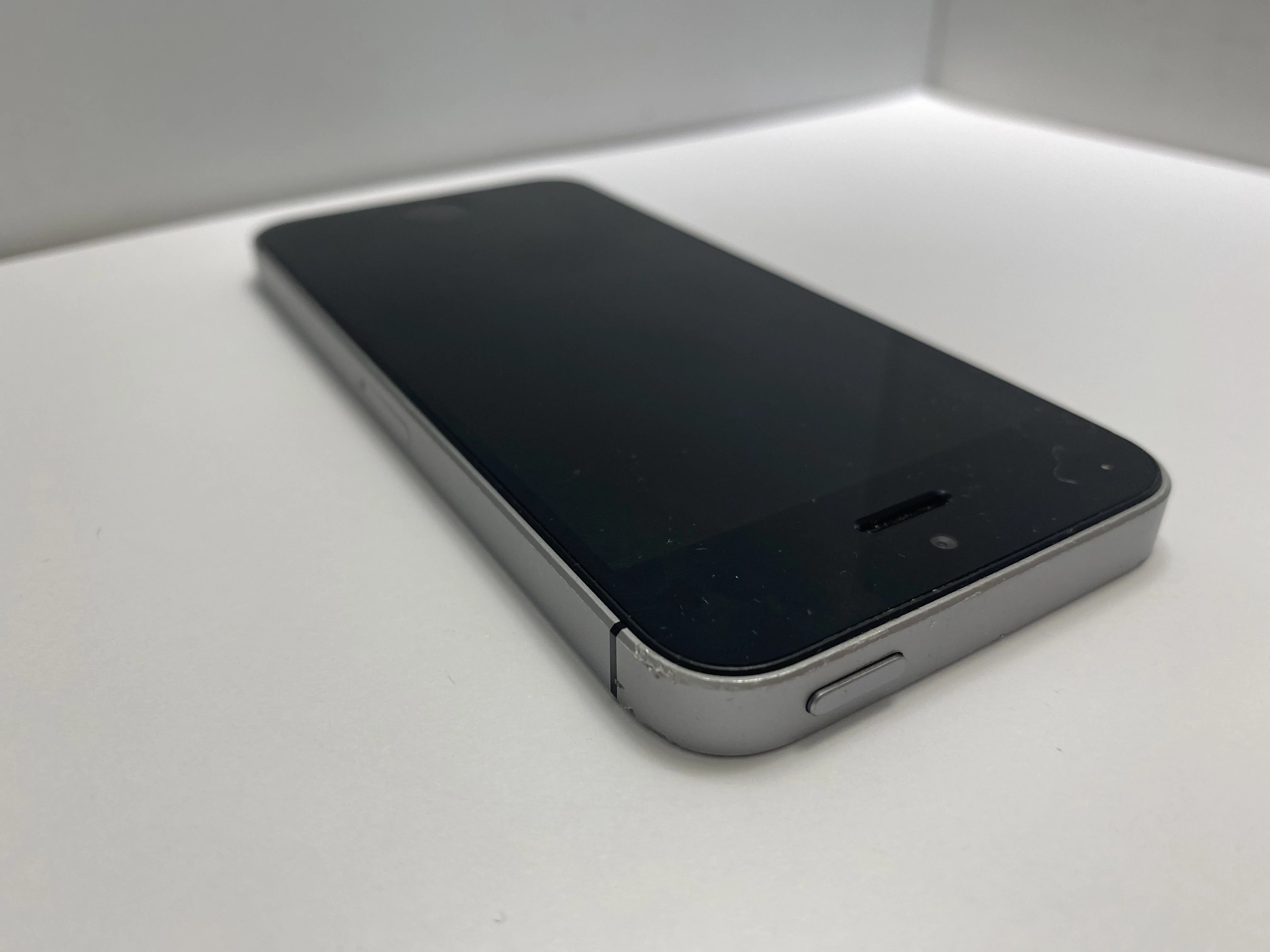 apple-iphone-se-przekatna-ekranu-400