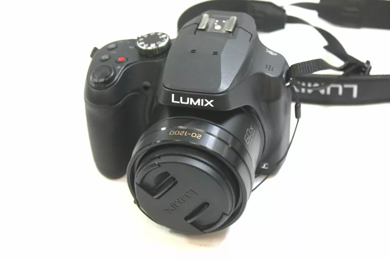 APARAT PANASONIC LUMIX DC-FZ82