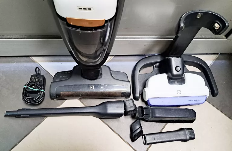 odkurzacz-electrolux-pure-q9-kolor-dominujacy-czarny