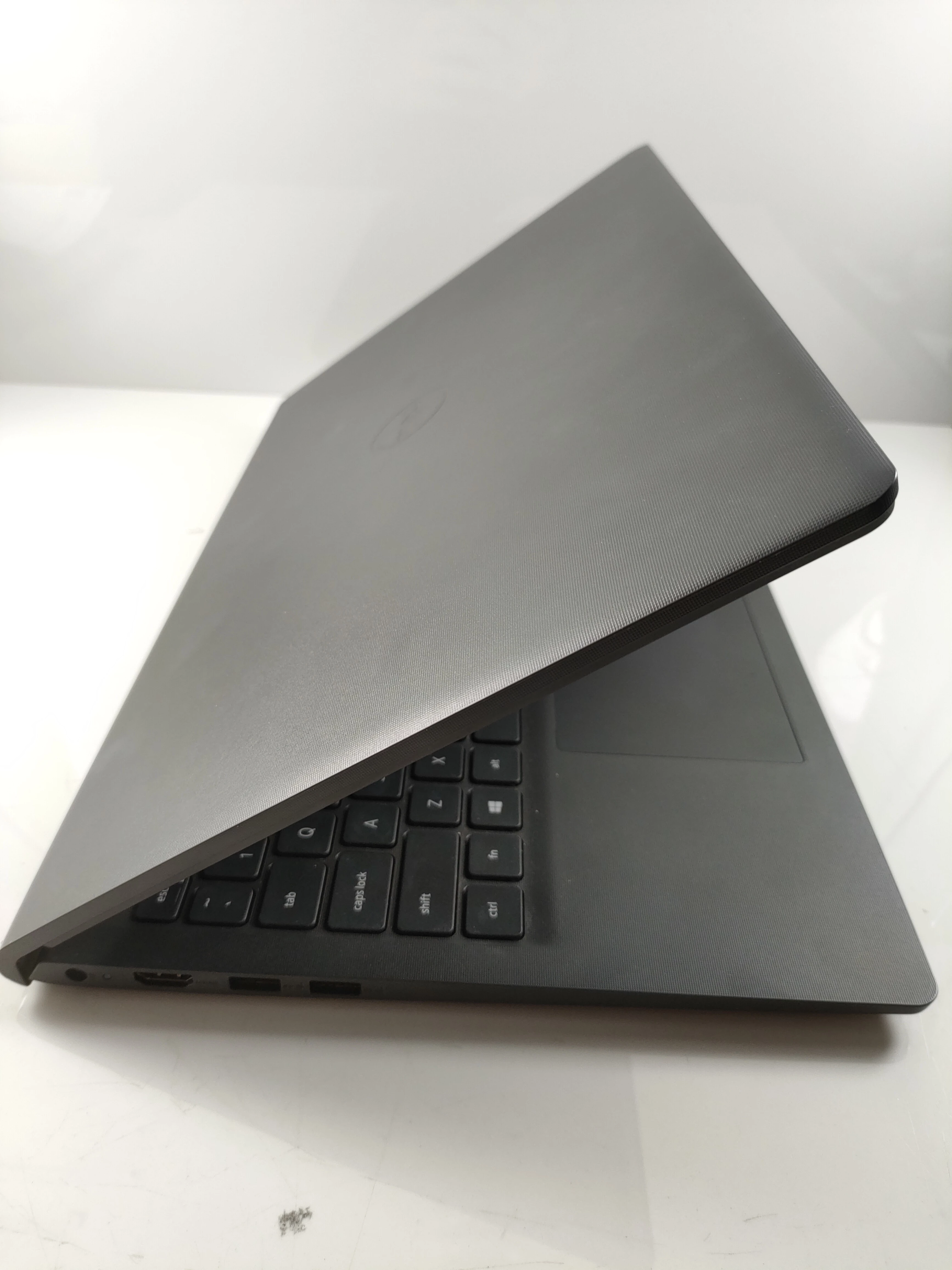 laptop-dell-vostro-15-3510-seria-procesora-intel-core-i3