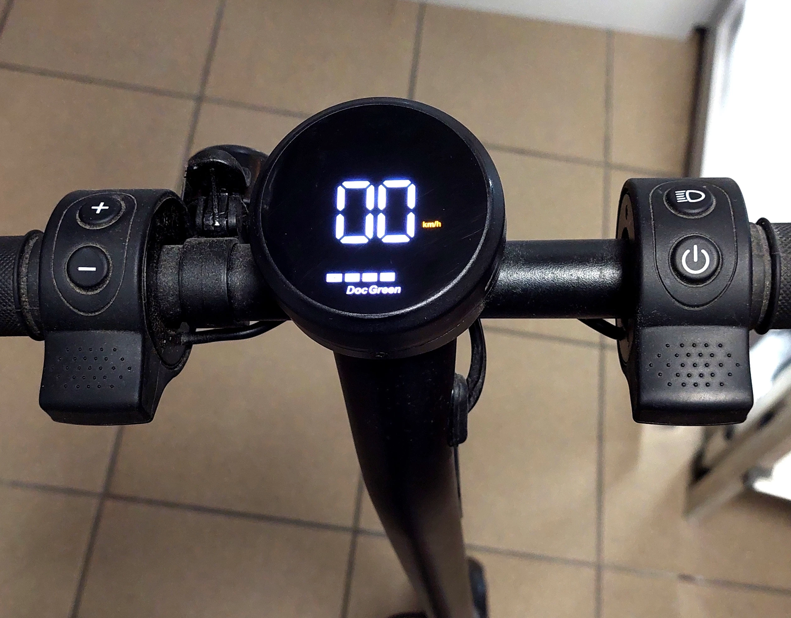 hulajnoga-elektryczna-doc-green-esa-800-moc-silnika-350