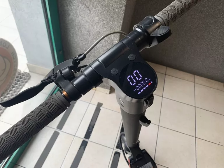 hulajnoga-elektryczna-indiana-es700-gwarancja-predkosc-maksymalna-25