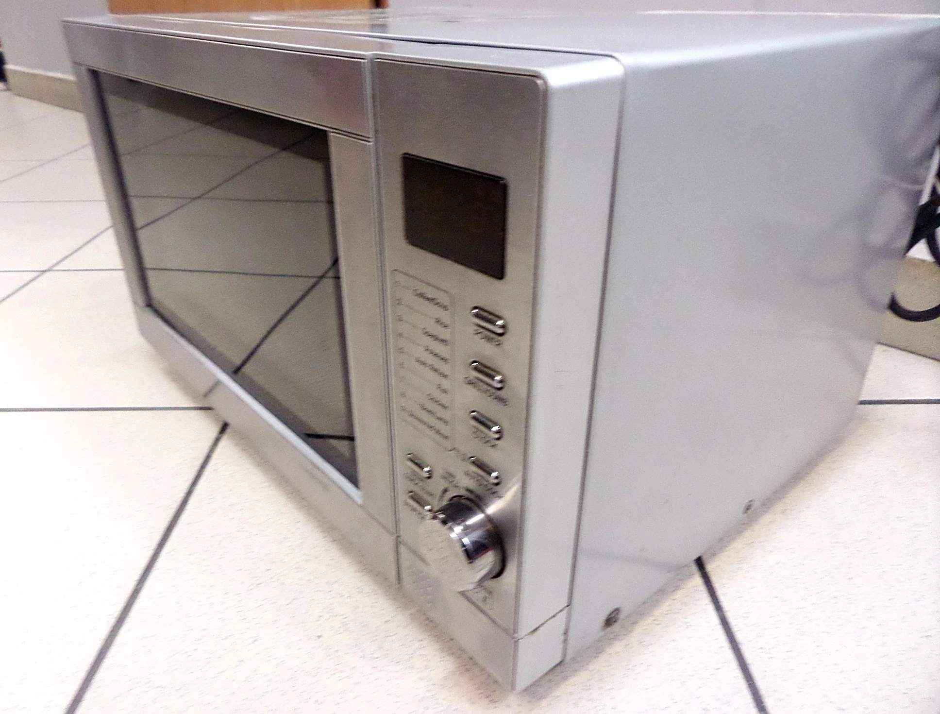 kuchenka-mikrofalowa-tesco-mg208-stan-uzywany