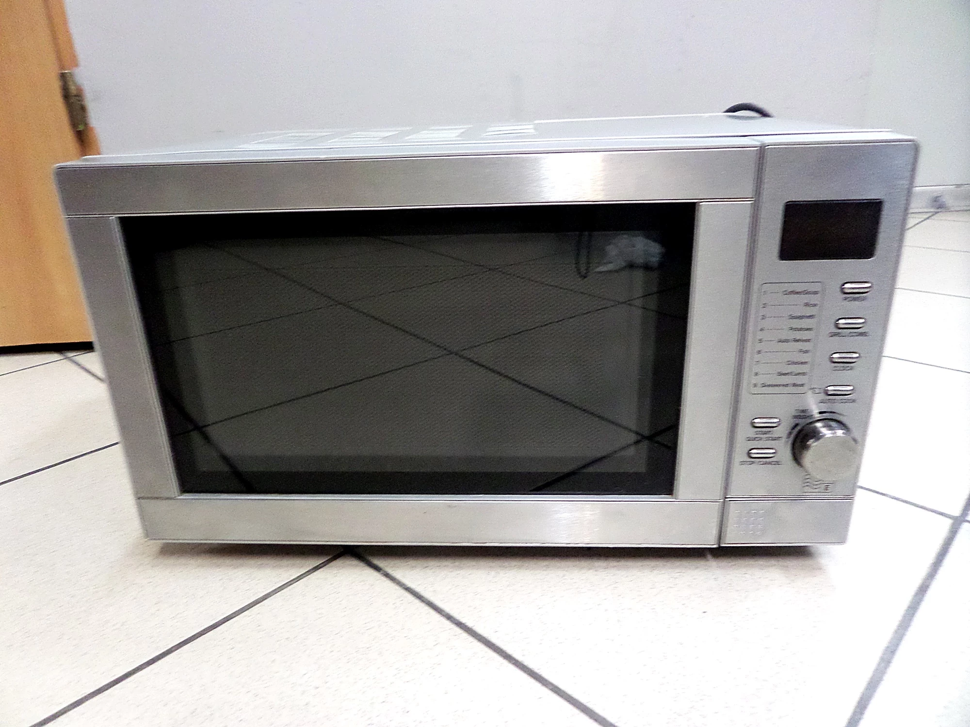 kuchenka-mikrofalowa-tesco-mg208-kolor-dominujacy-srebrnyszary