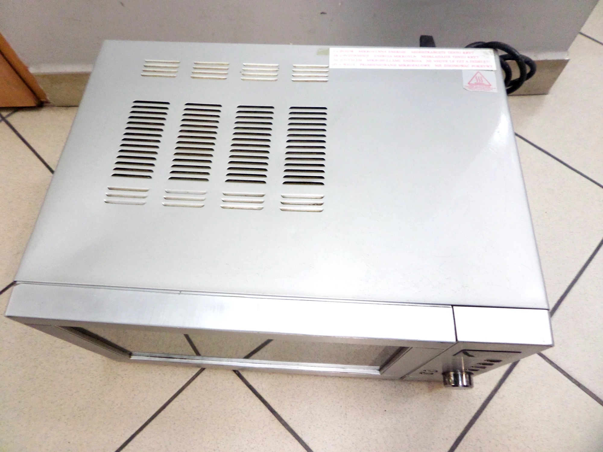 kuchenka-mikrofalowa-tesco-mg208-pojemnosc-20