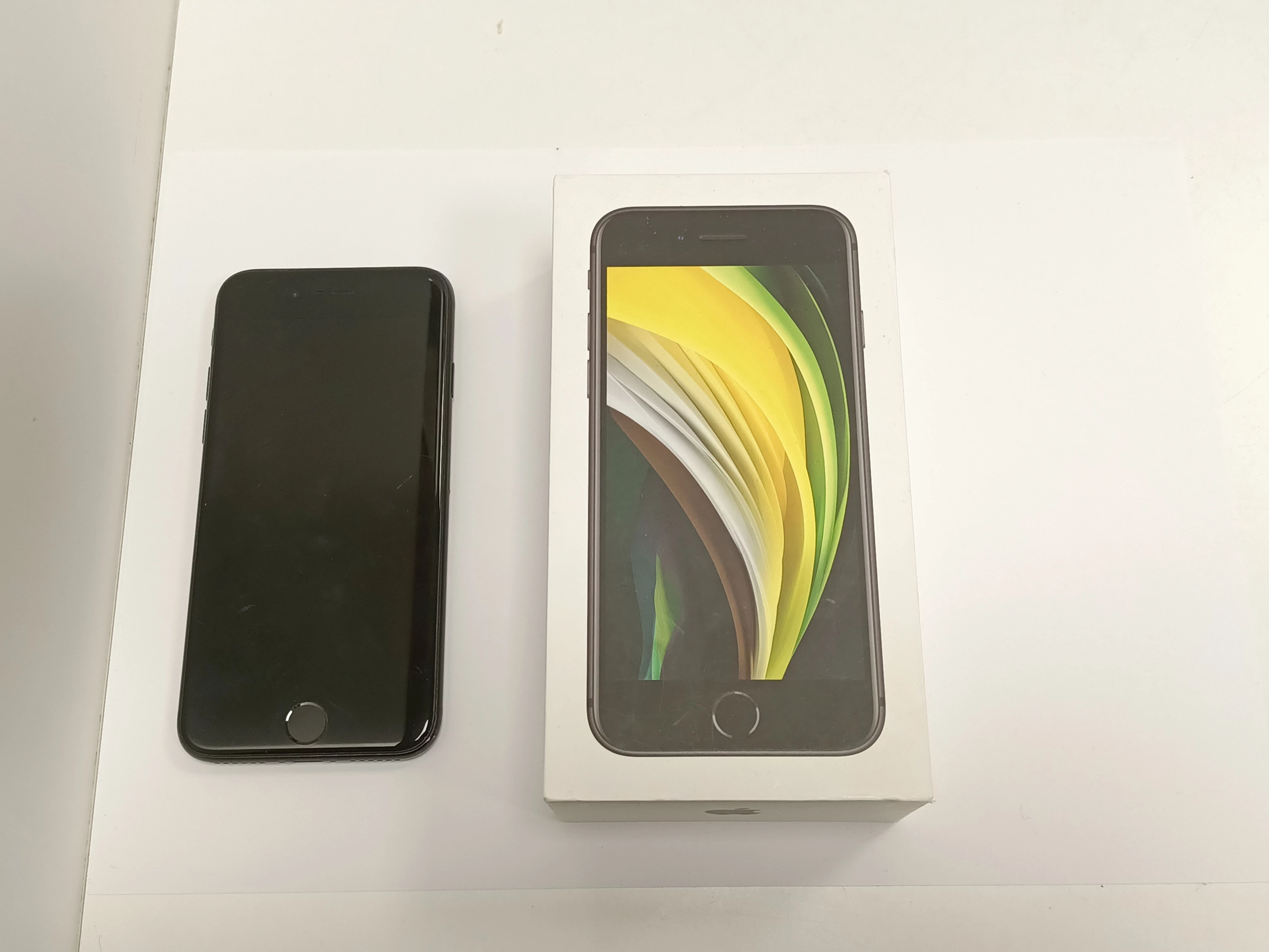 apple-iphone-se-2020-64gb-kond-bat82-stan-uzywany