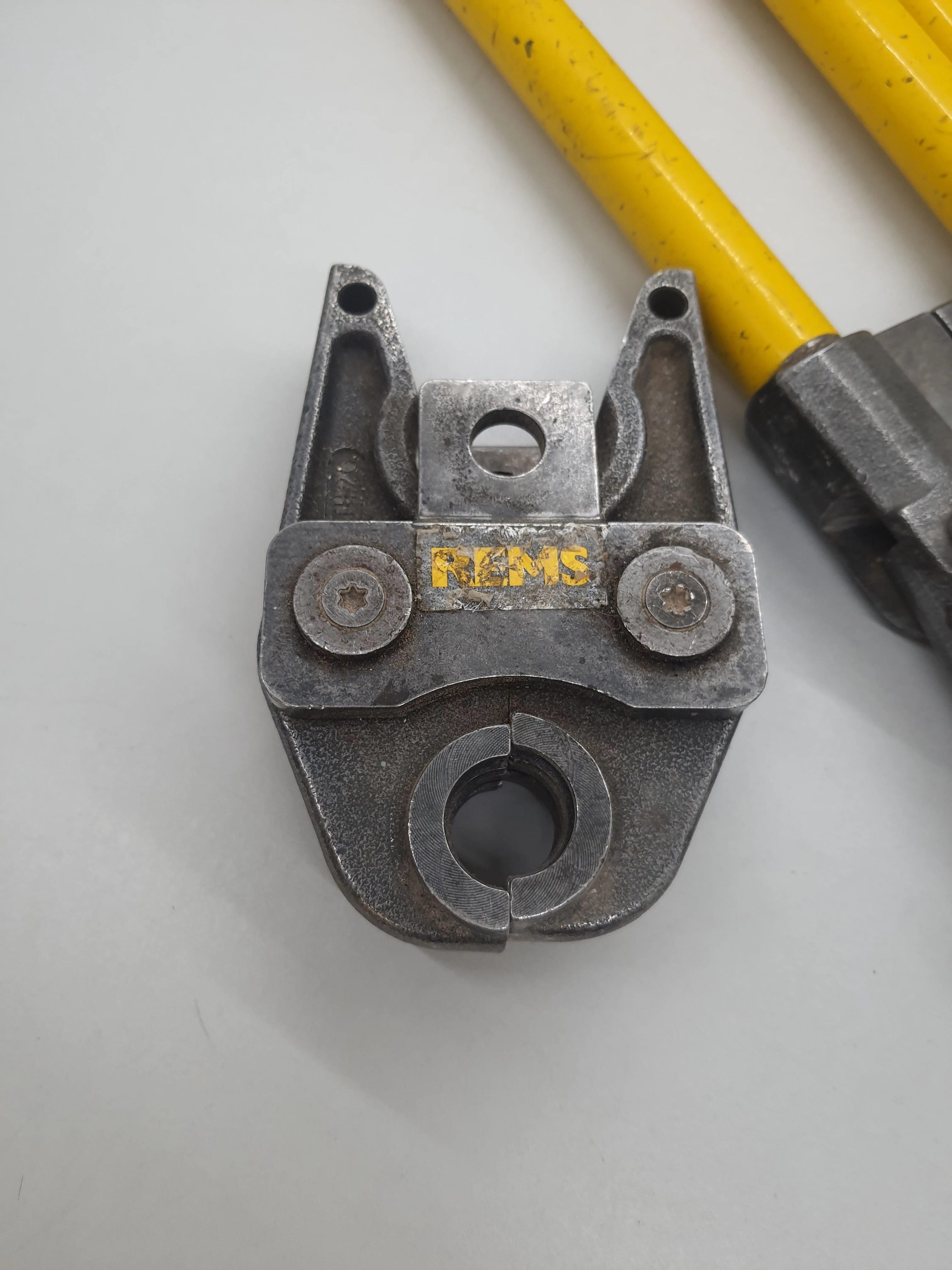 zaciskarka-reczna-rems-2-glowice-marka-rems