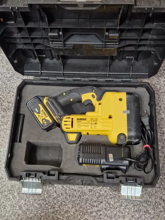 PRZECINARKA DO PRĘTÓW DEWALT DCS350