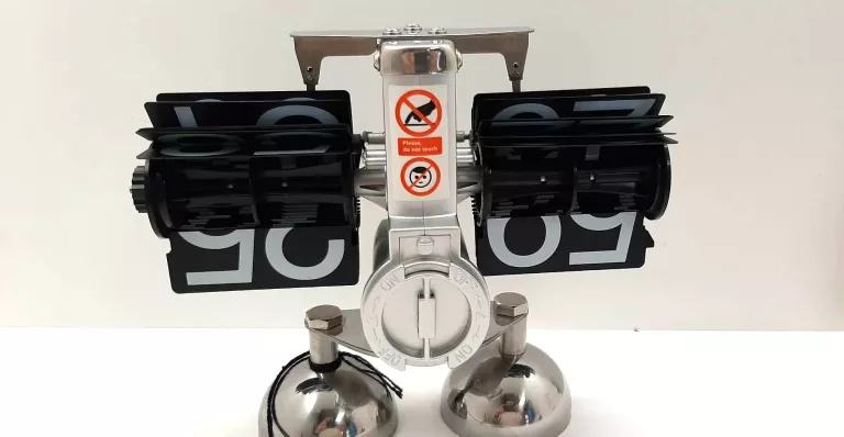 vox-zegar-klapkowy-komodowy-arni-uszkodzony-ean-gtin-0002168210918