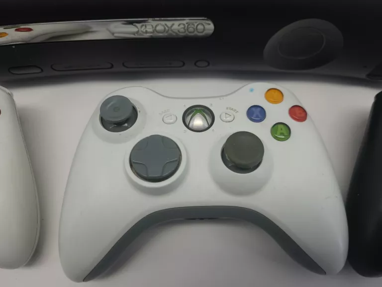 KONSOLA XBOX 360 120GB TRZY PADY GRY